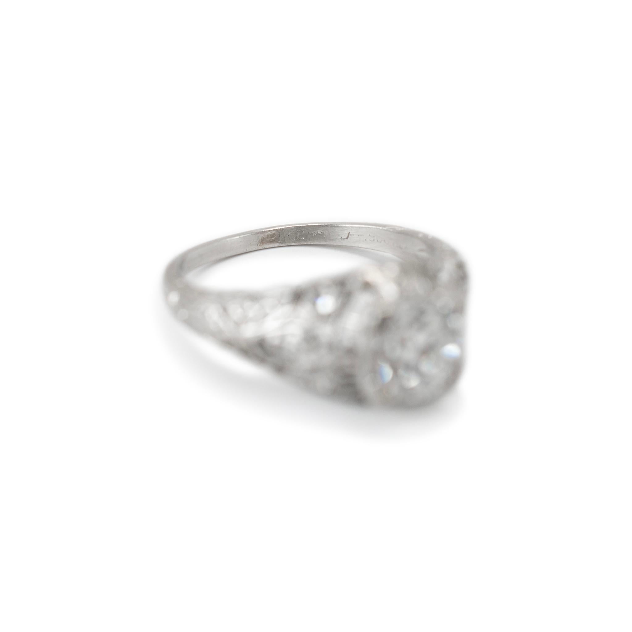 Bague de fiançailles ancienne en platine filigranée avec diamant taille vieille Europe de 0,74 carat en vente 1