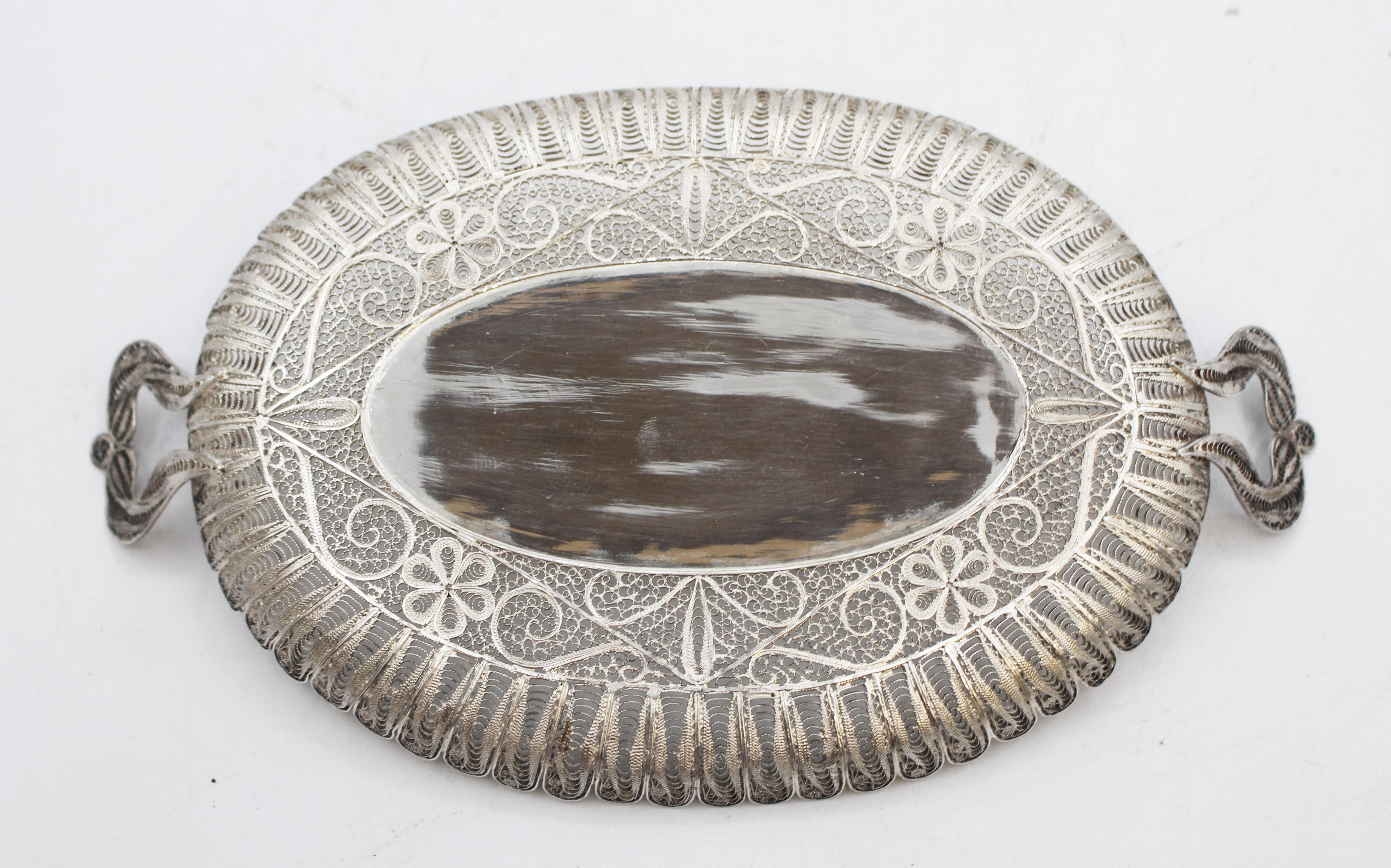 Antike Filipino Silber filigrane Karte Tablett mit Griffen im Zustand „Gut“ im Angebot in Chapel Hill, NC