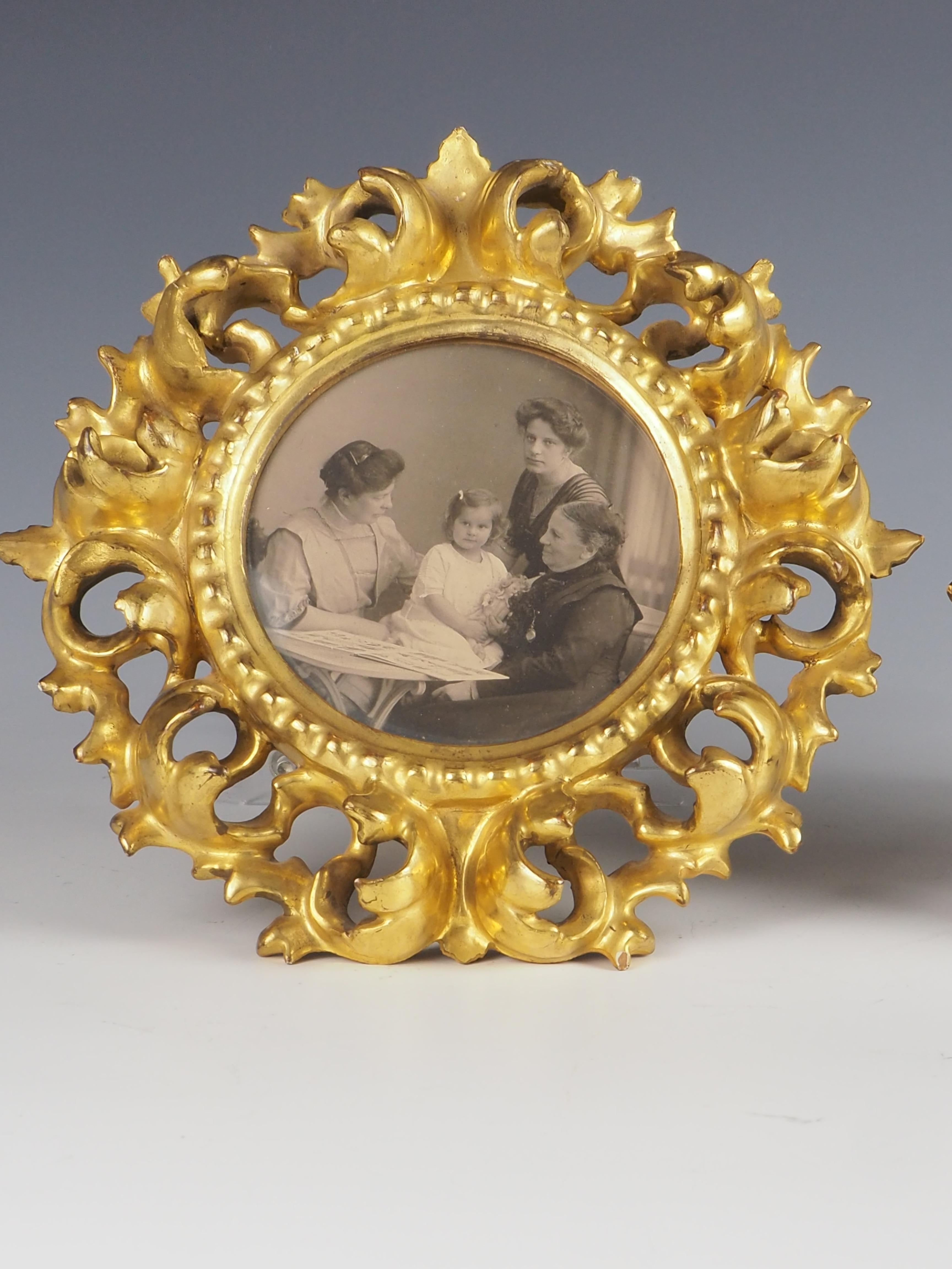 Antique Fine Carved Giltwood Florentine Photo Frames (Pair) For Sale 9