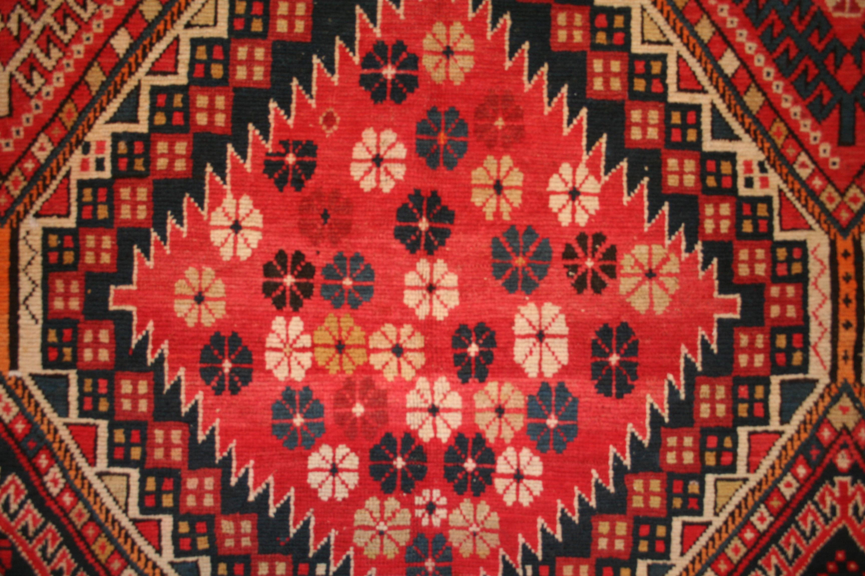 Caucasien Tapis caucasien ancien de Shirvan en grand format rare en vente