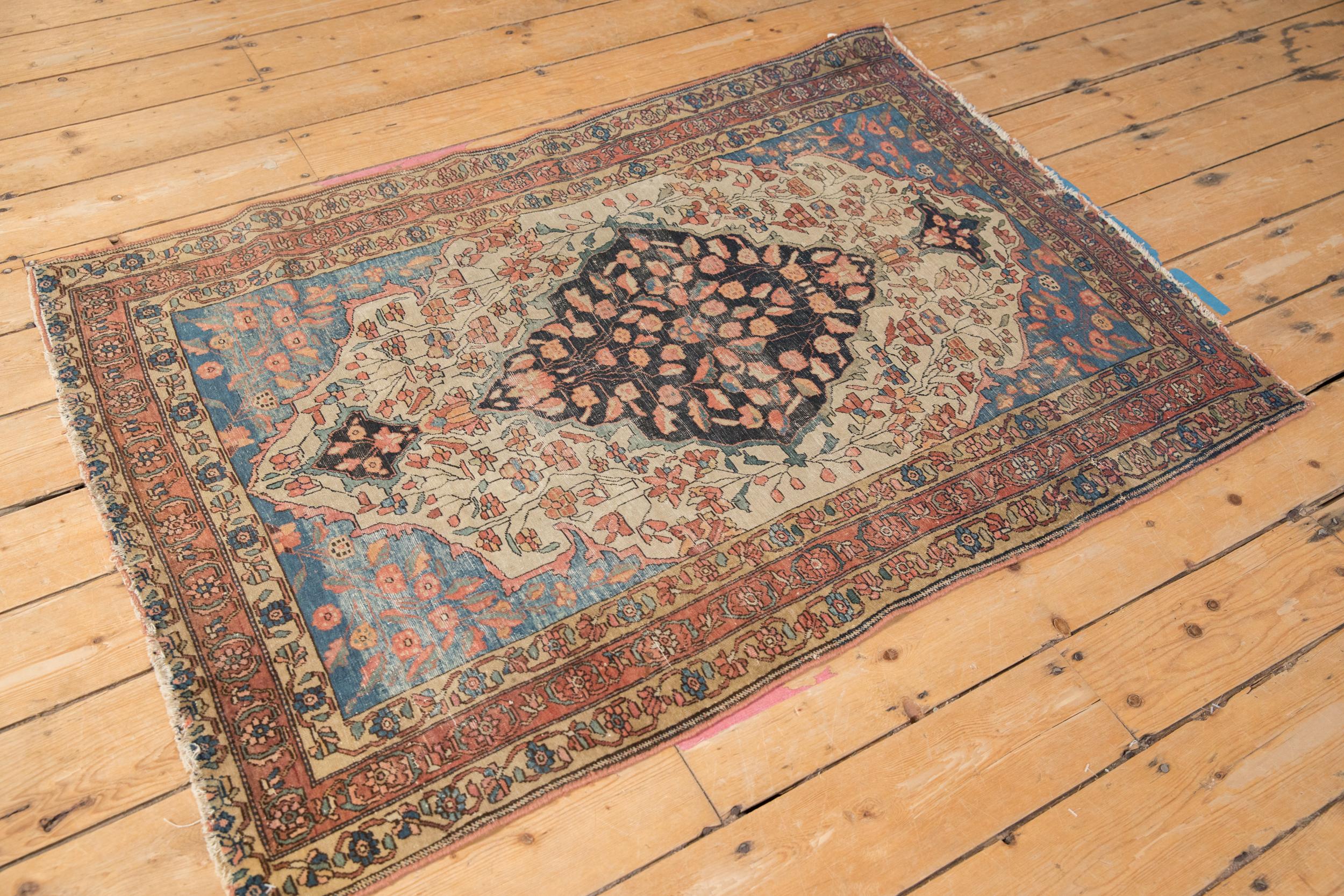 Antique Fine Farahan Sarouk Rug In Good Condition For Sale In Katonah, NY