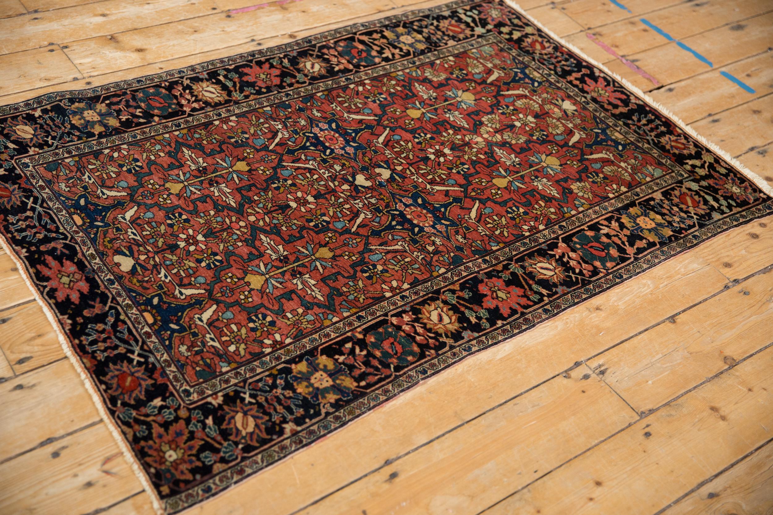 Antiker feiner Farahan Sarouk-Teppich im Zustand „Gut“ im Angebot in Katonah, NY