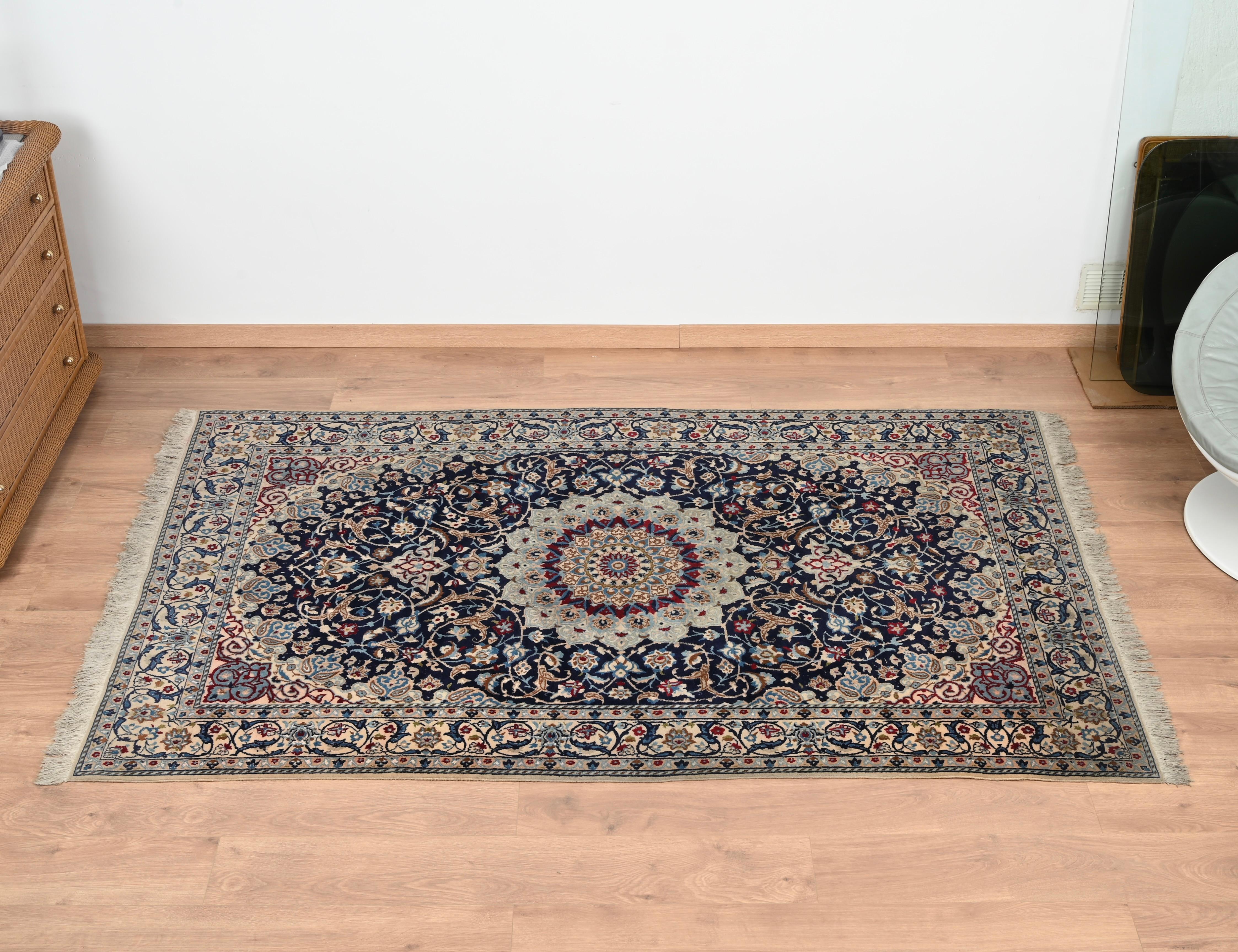 Stunning Persian Tuteshk Nain rug. This Extremely fine antique rug, was hand-knotted around the 1930s.

Dimensionsions (cm):
Lenght  - 255
Width - 157.

With a gorgeous floral design, this fine Nain rug is hand-knotted using wool and silk over a