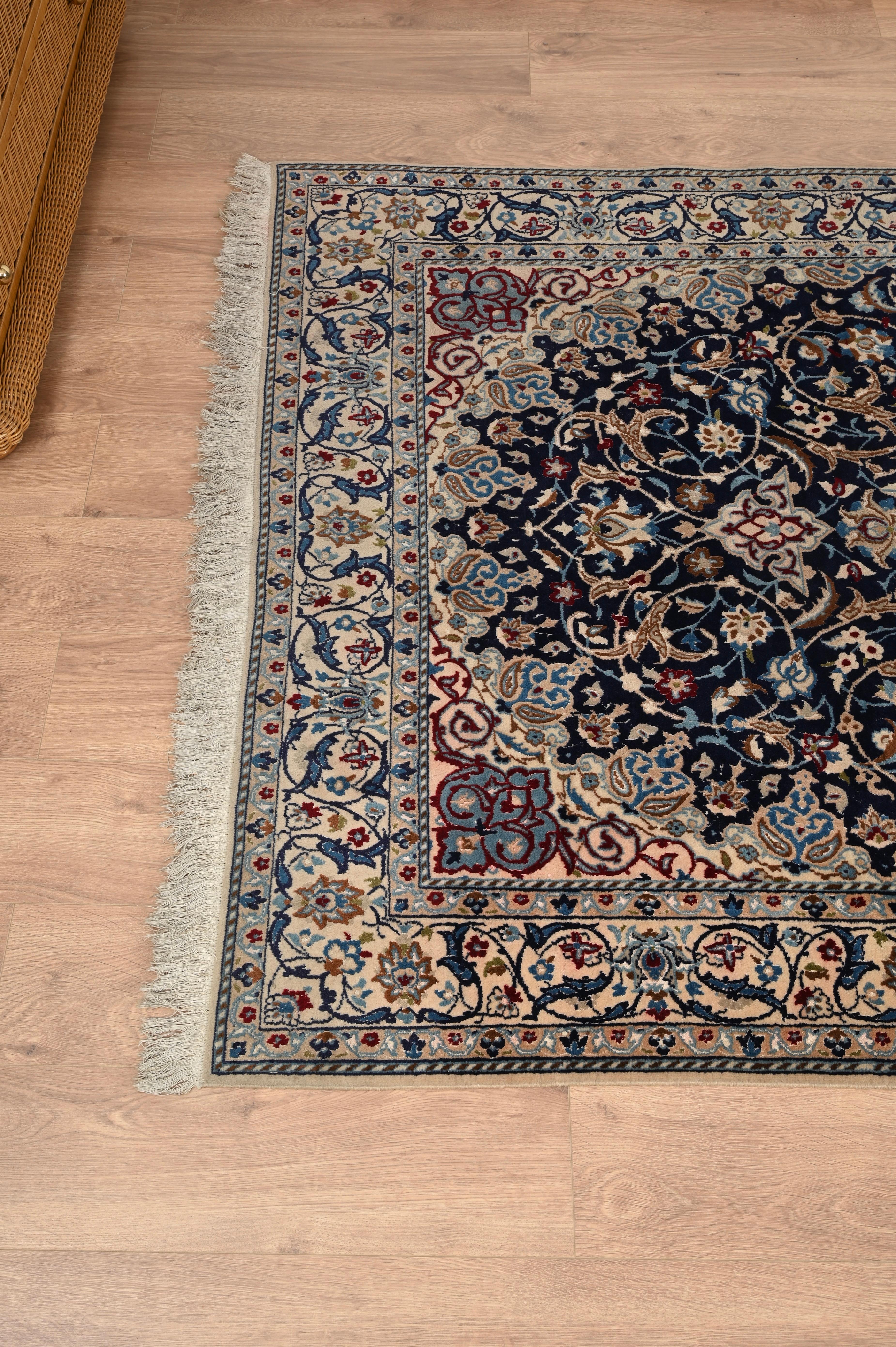 Antique Fine Floral Nain Rug 5.1' x 8.3' - Hand Knotted Wool & Silk, Iran 1930s In Good Condition For Sale In Roma, IT