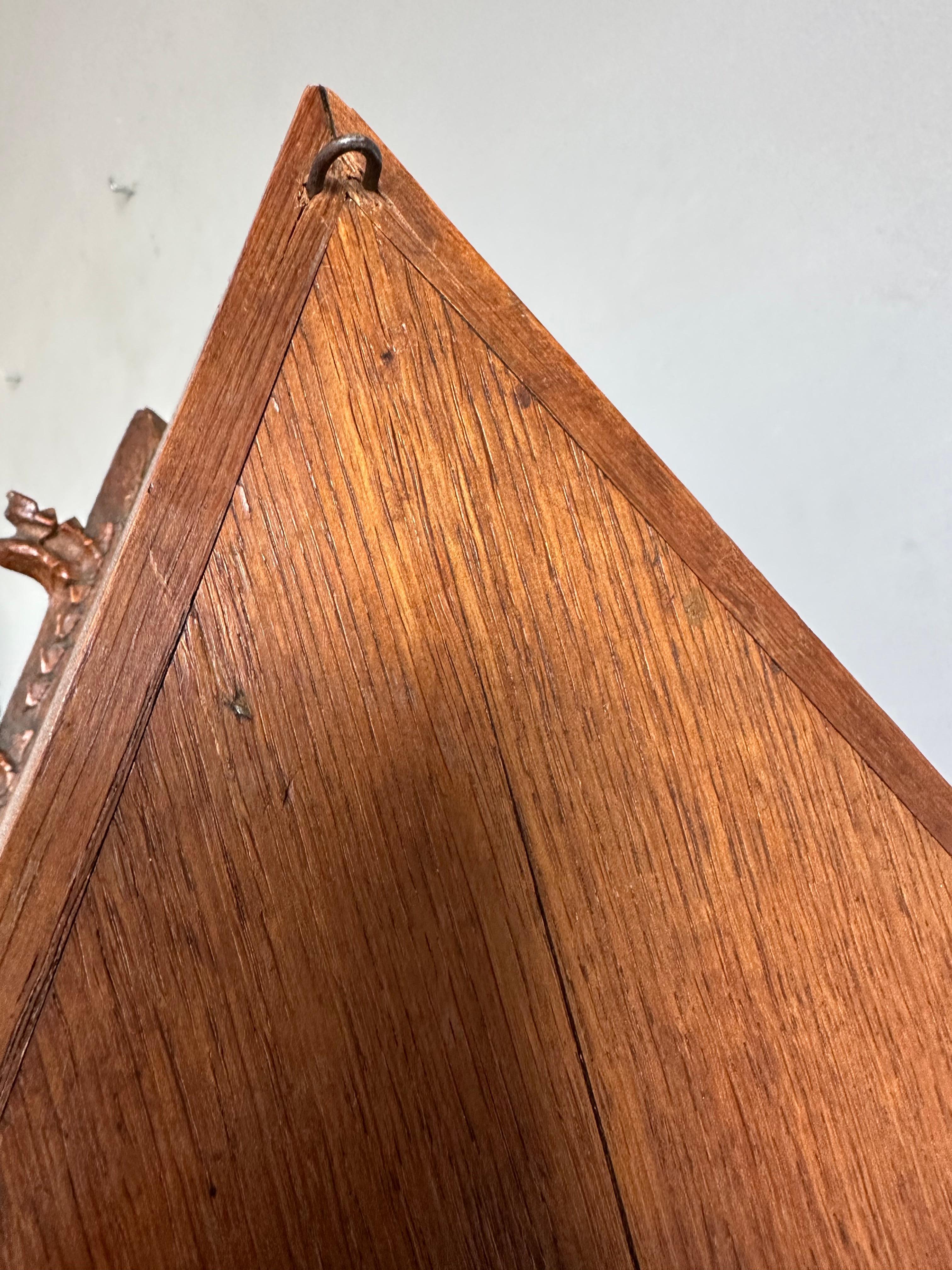 Antiguo Santuario / Capilla de Pared de Roble Fino Tallado a Mano del Renacimiento Gótico para Estatuilla en venta 7