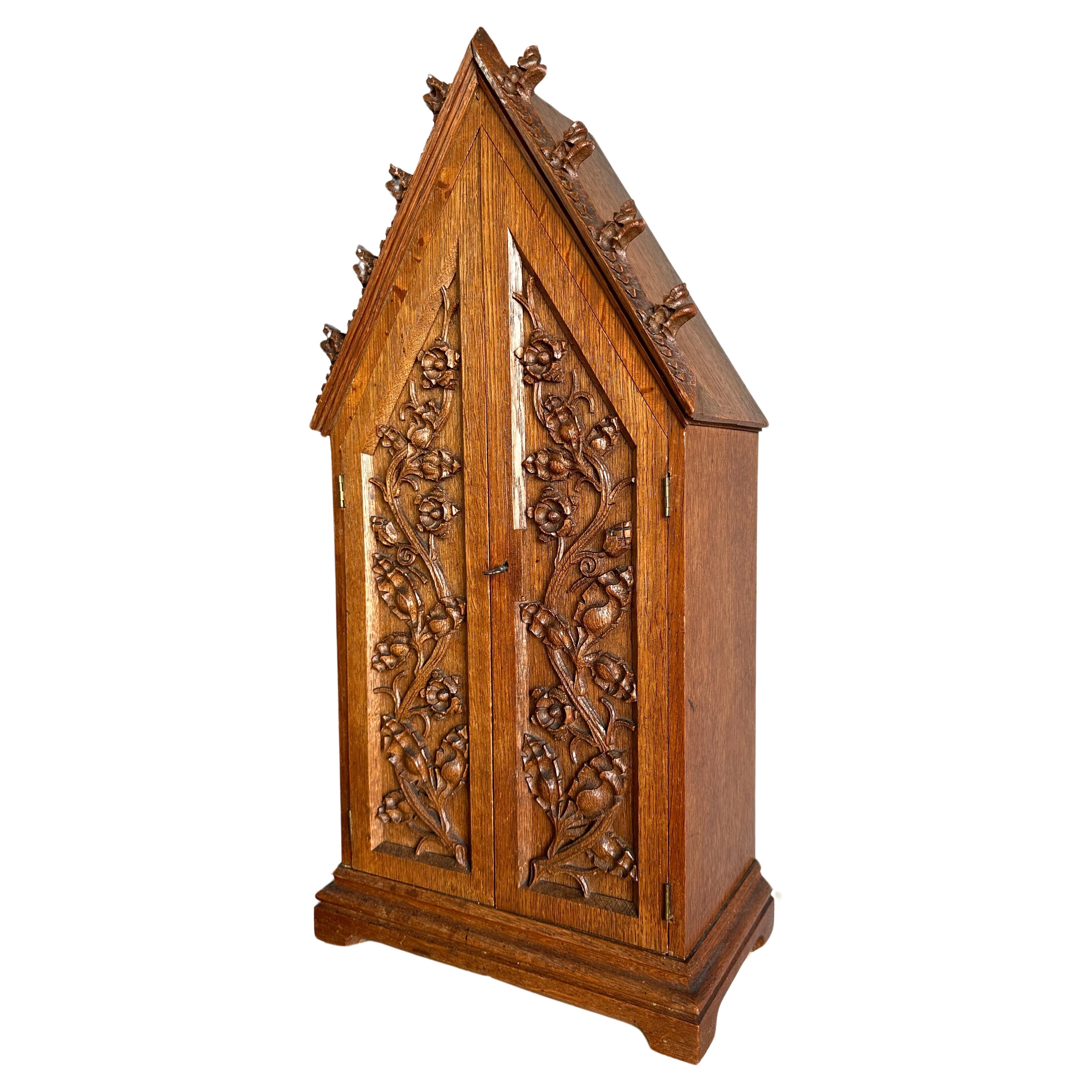 Antique Fine Handcarved Oak Gothic Revival Wall Shrine / Chapel for Statuette For Sale