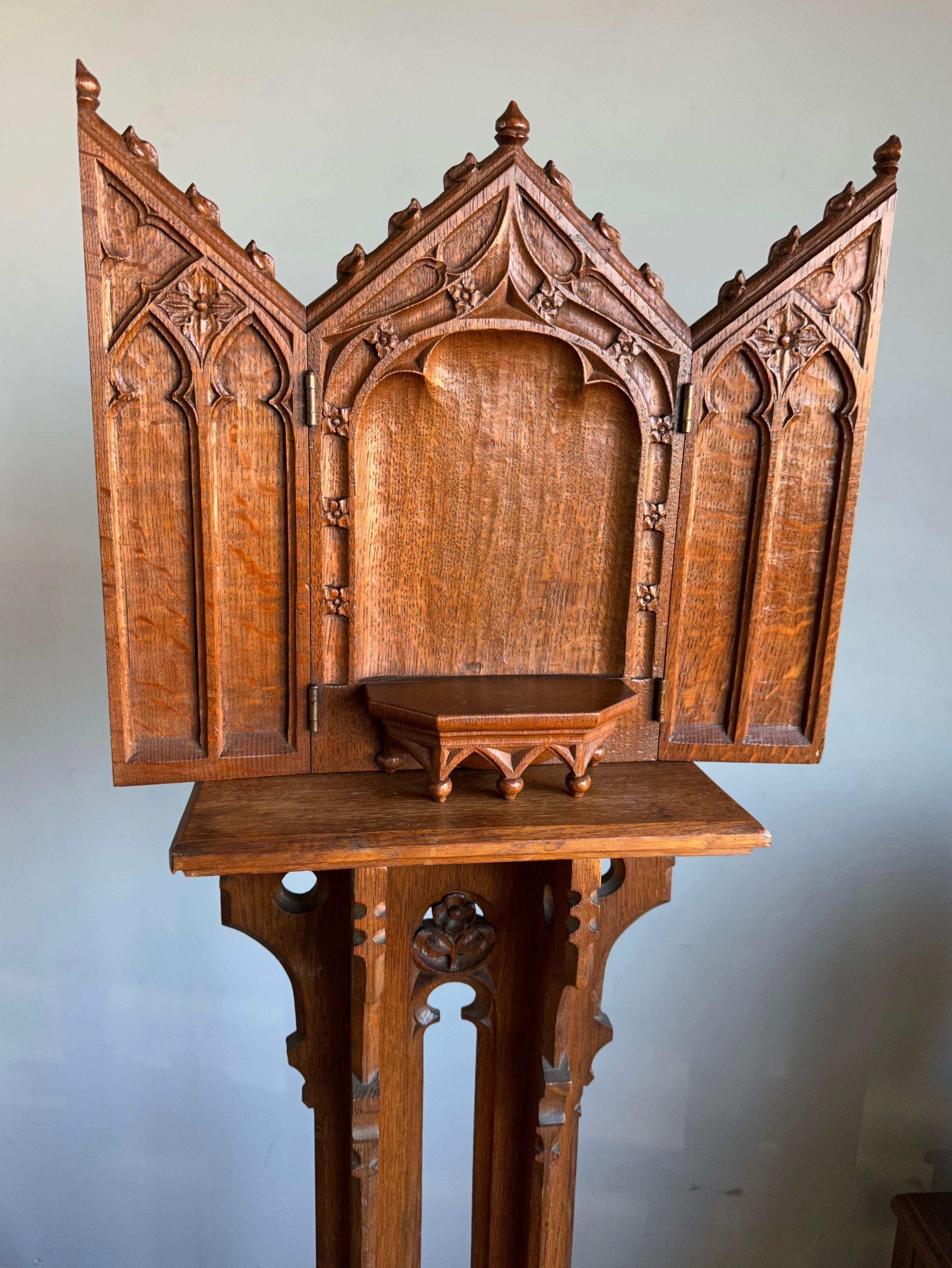 Rare and superb condition, Gothic-art shrine with Mother Mary and Child Jesus statuette.

This handsome and decorative, Gothic wall shrine is completely hand-crafted out of solid oak and it will look awesome, no matter where you decide to mount or