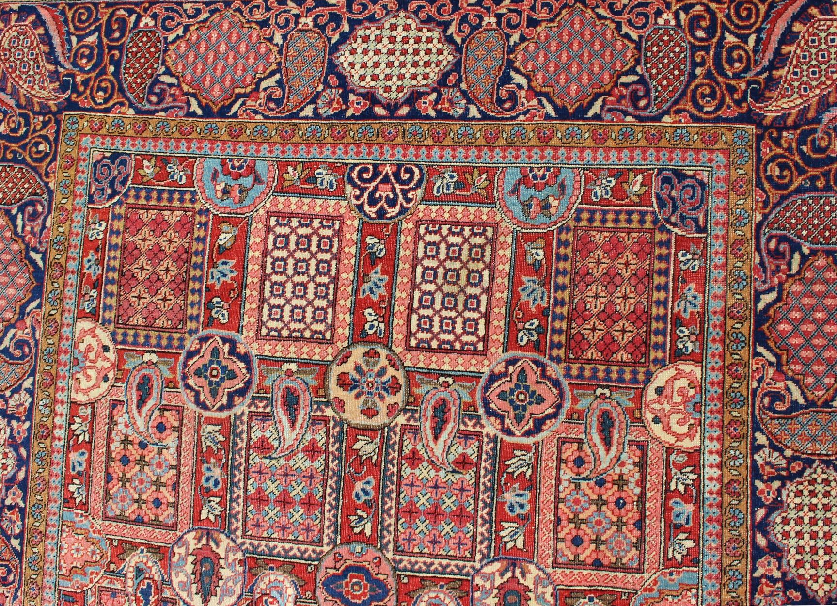 Antique Fine Kashan Persian Rug with an Unusual and Unique Design For Sale 5