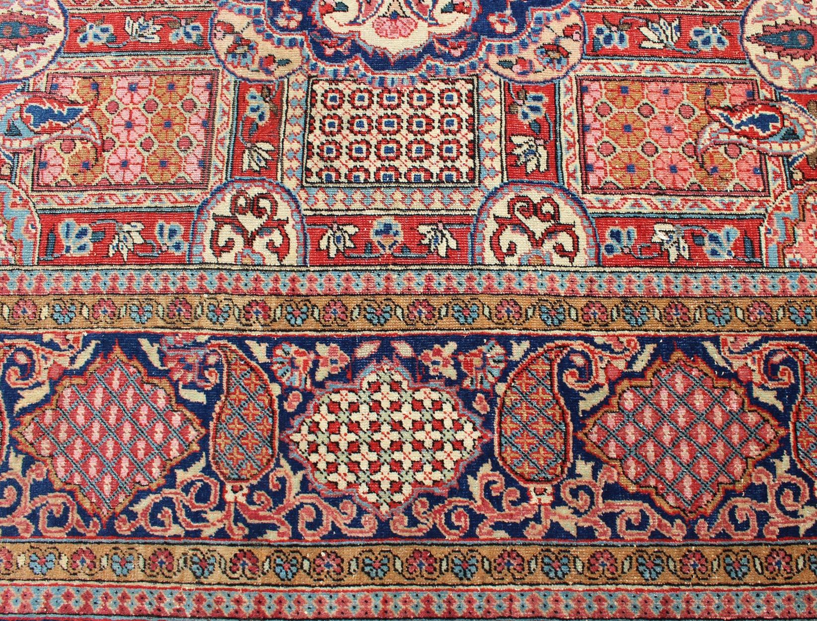 Antique Fine Kashan Persian Rug with an Unusual and Unique Design For Sale 8