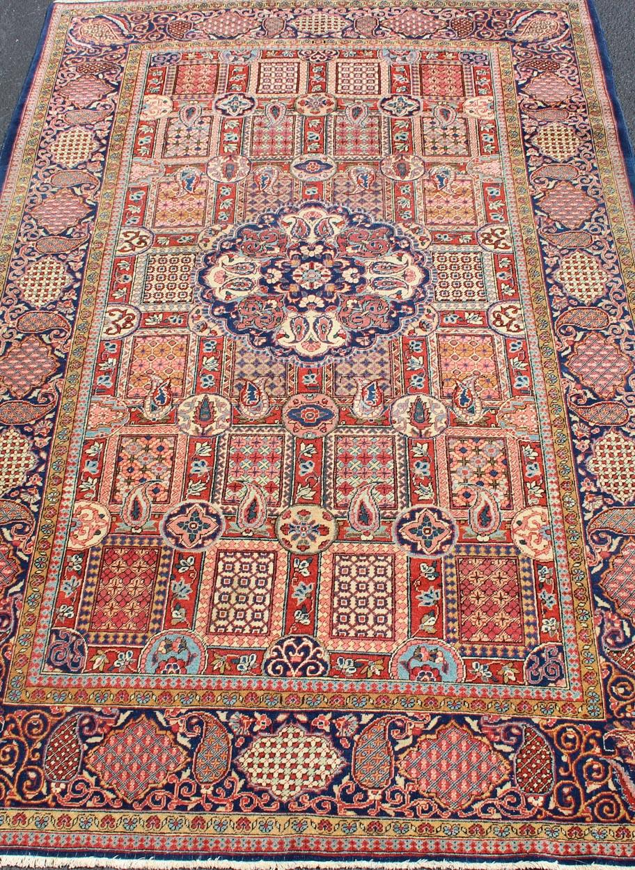 Antiker feiner Kaschan-Perserteppich mit einem ungewöhnlichen und einzigartigen Muster. Teppich / 10-KE-306, antiker Kurk Kashan, antiker Mohtasham Kashan
Dieser fein gewebte, flächendeckende Kurk Dabir Kashan Teppich vermittelt ein Gefühl von