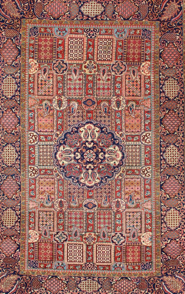 Antique Fine Kashan Persian Rug with an Unusual and Unique Design In Excellent Condition For Sale In Atlanta, GA