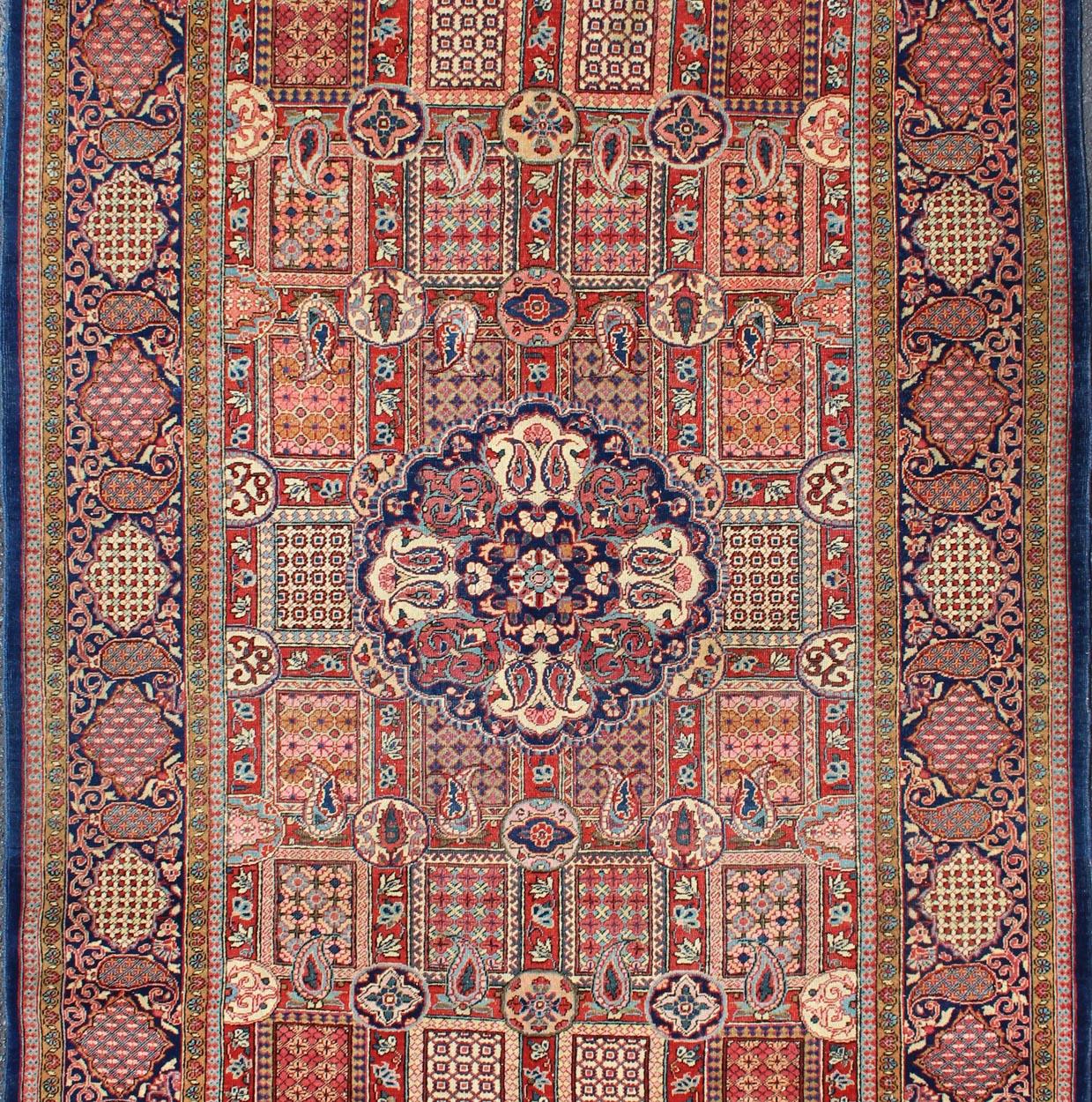 Antique Fine Kashan Persian Rug with an Unusual and Unique Design For Sale 1