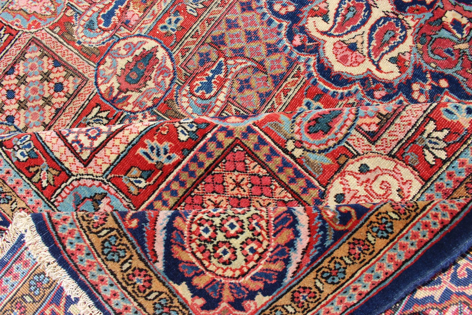 Antique Fine Kashan Persian Rug with an Unusual and Unique Design For Sale 3