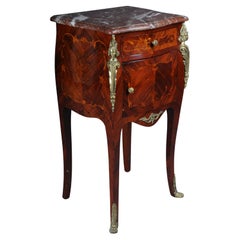 Commodes and Chests of Drawers