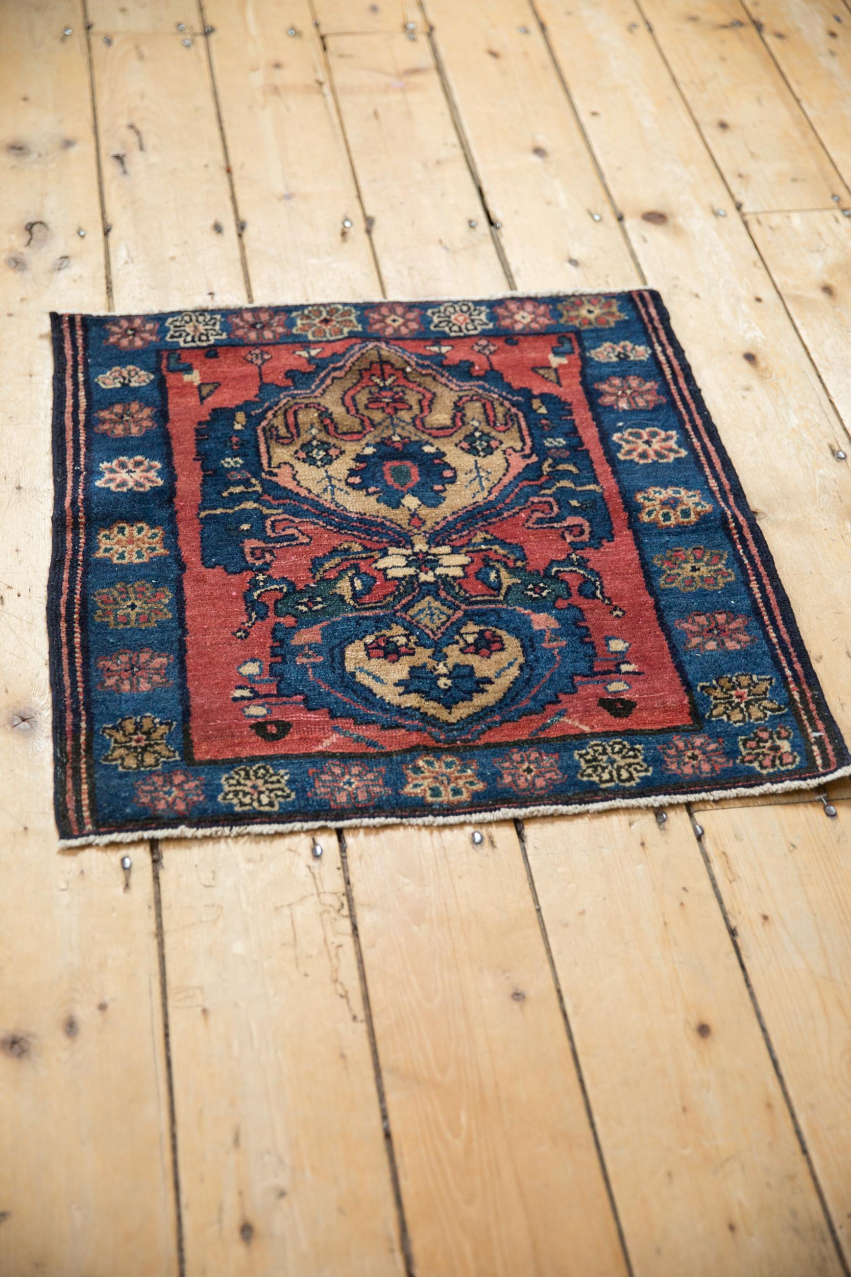Début du 20ème siècle Tapis carré ancien et raffiné de Malayer en vente