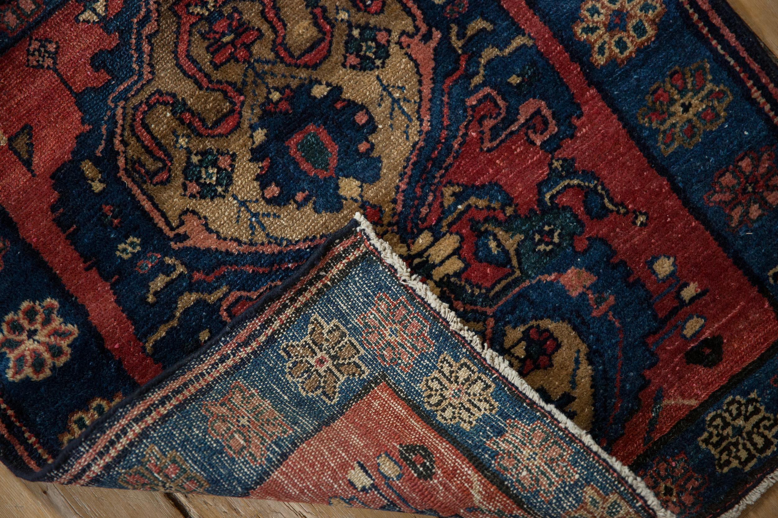 Tapis carré ancien et raffiné de Malayer en vente 2