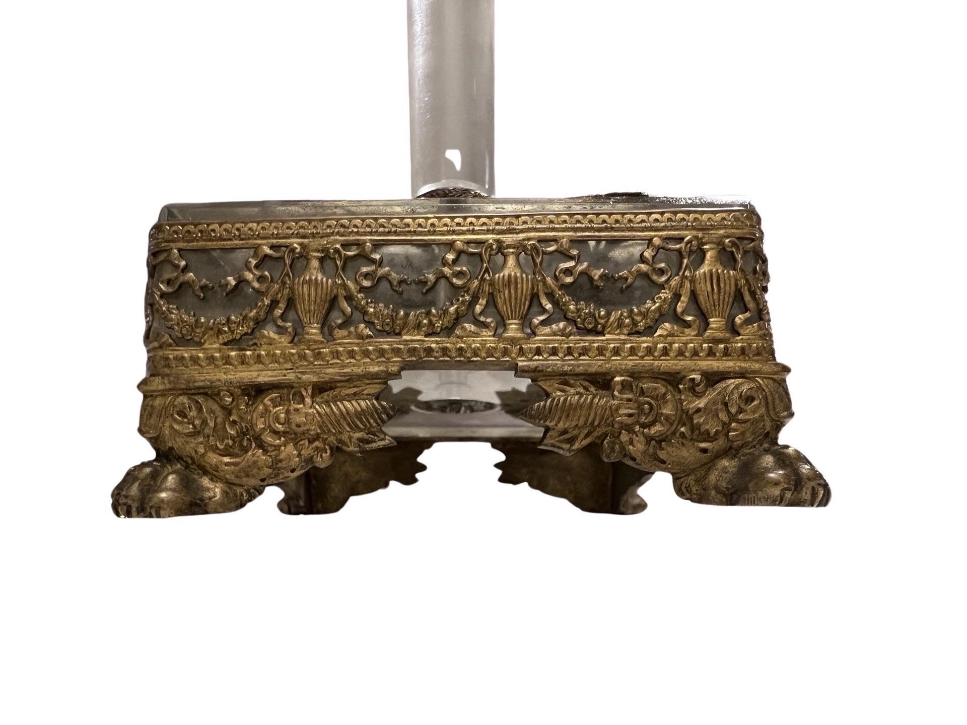 Antique Fine Neoclassical Gilt Bronze & Glass Vanity Mirror W/ Swan Supports en vente 4