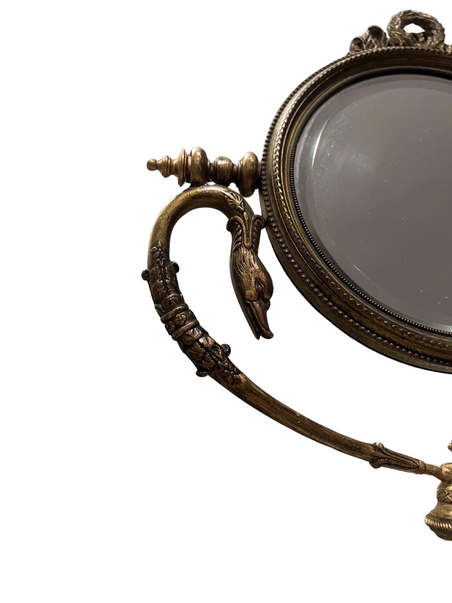 Français Antique Fine Neoclassical Gilt Bronze & Glass Vanity Mirror W/ Swan Supports en vente