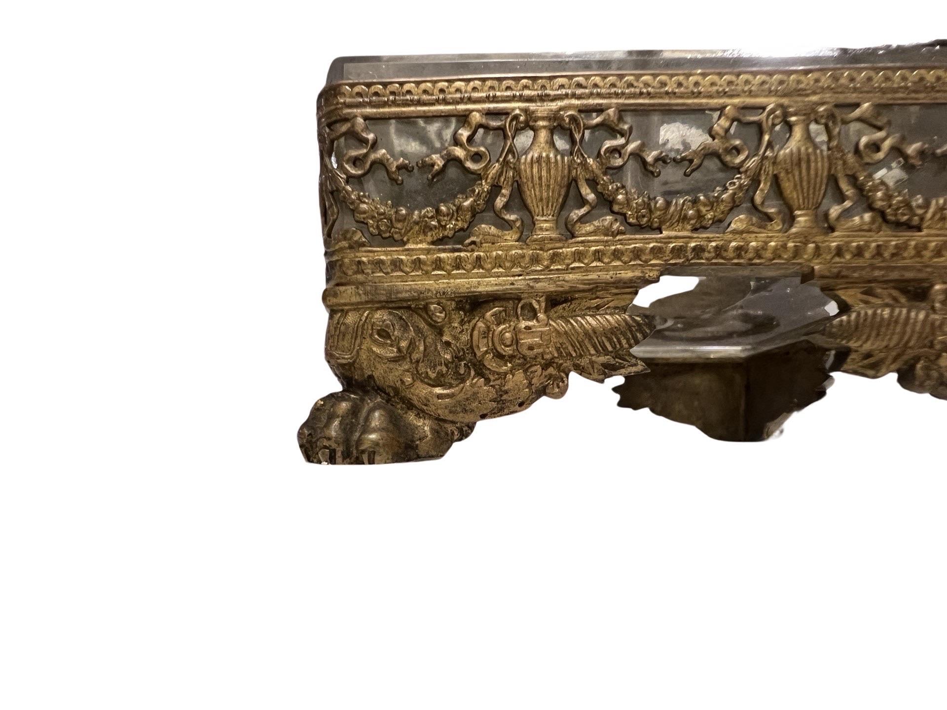 Antique Fine Neoclassical Gilt Bronze & Glass Vanity Mirror W/ Swan Supports en vente 2