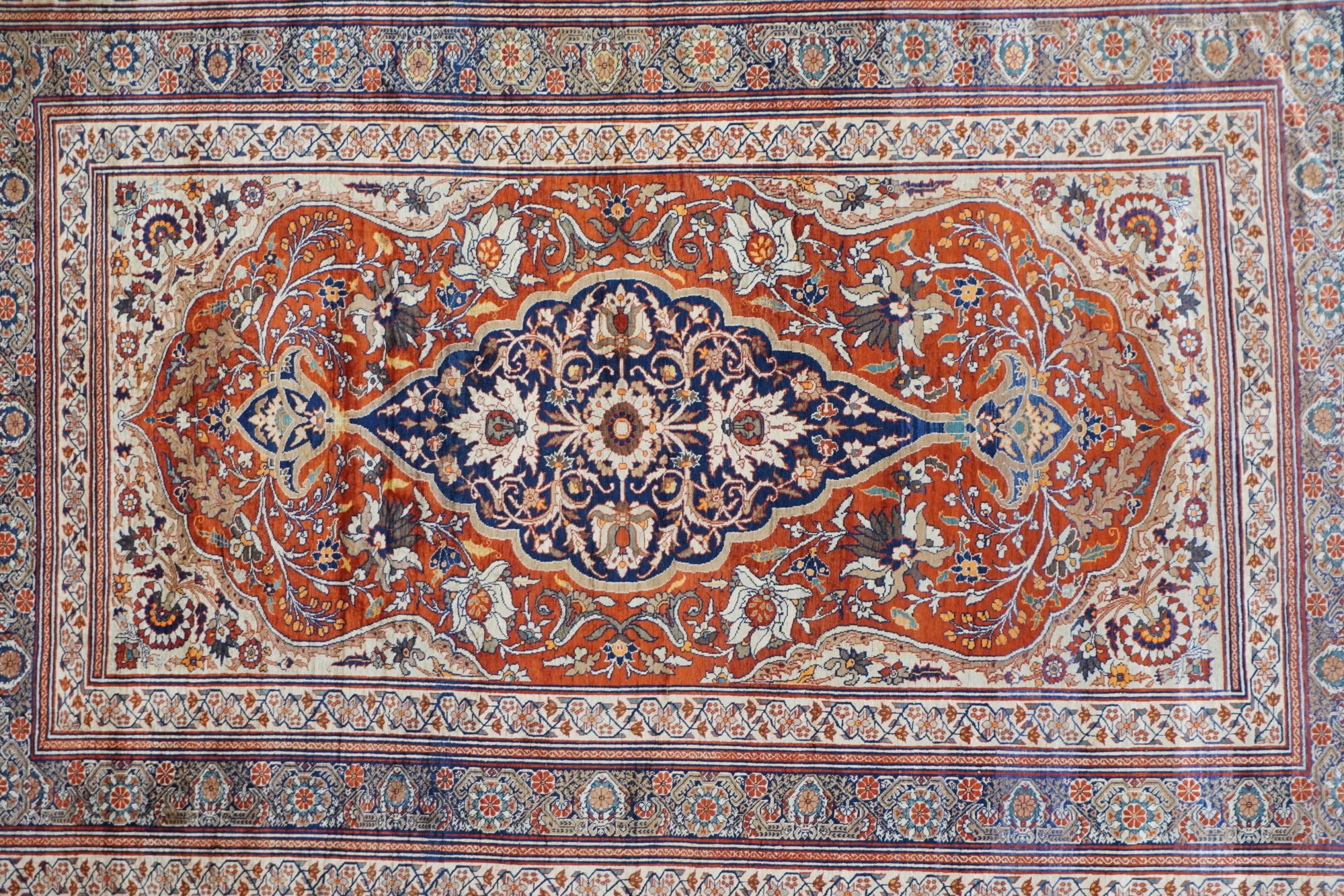 Antique Fine Persian Heriz silk Rug 4’3” x 6’5” In Good Condition For Sale In New York, NY