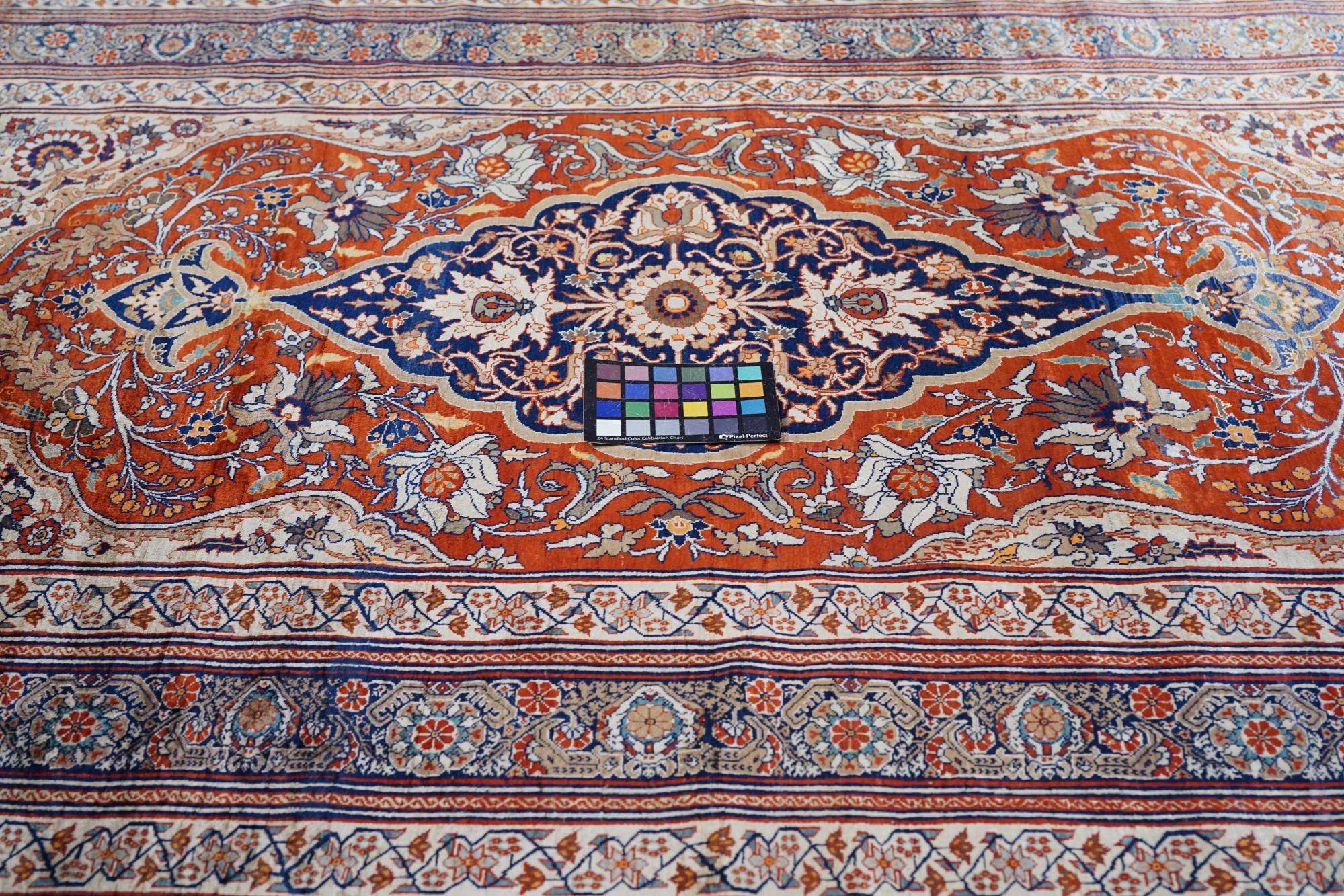Antique Fine Persian Heriz silk Rug 4’3” x 6’5” For Sale 2