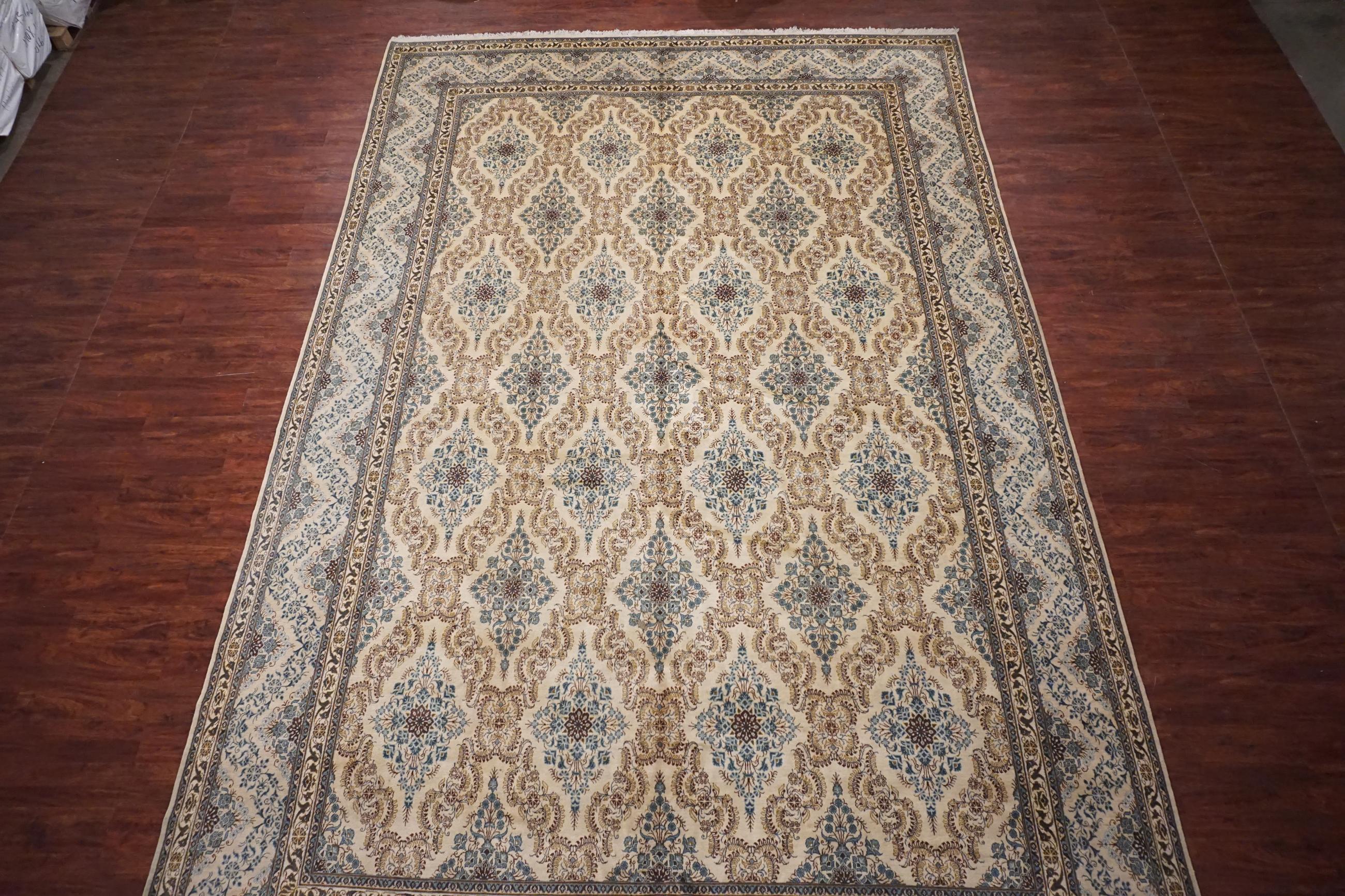 Antique Fine Persian Kashan In Excellent Condition For Sale In Laguna Hills, CA