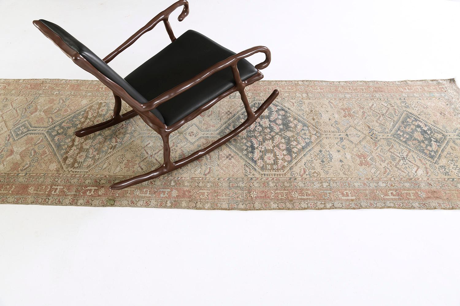 Antiker feiner persischer Malayer von Mehraban Teppiche (Persisch) im Angebot