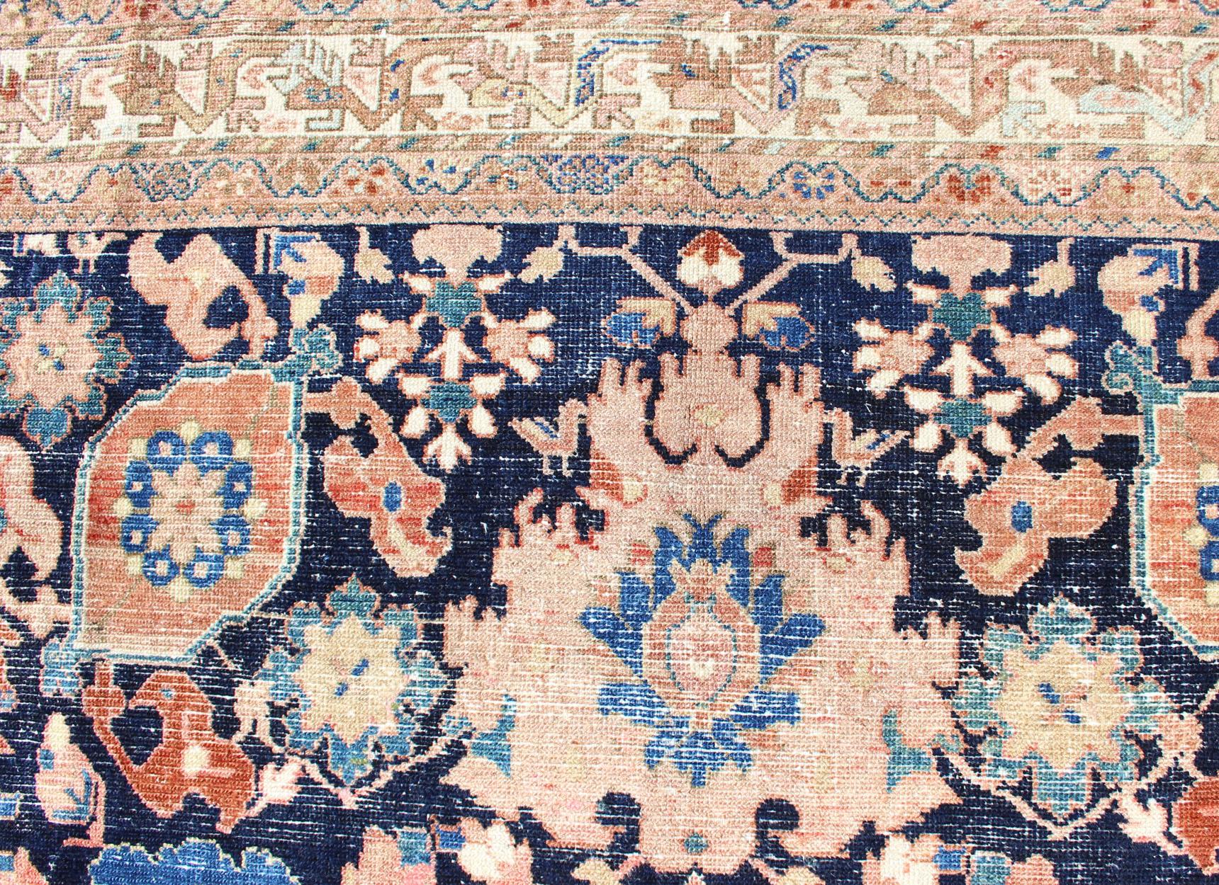 Antiker, feiner persischer Malayer-Teppich mit All-Over-Design in Marineblauem Feld im Angebot 3