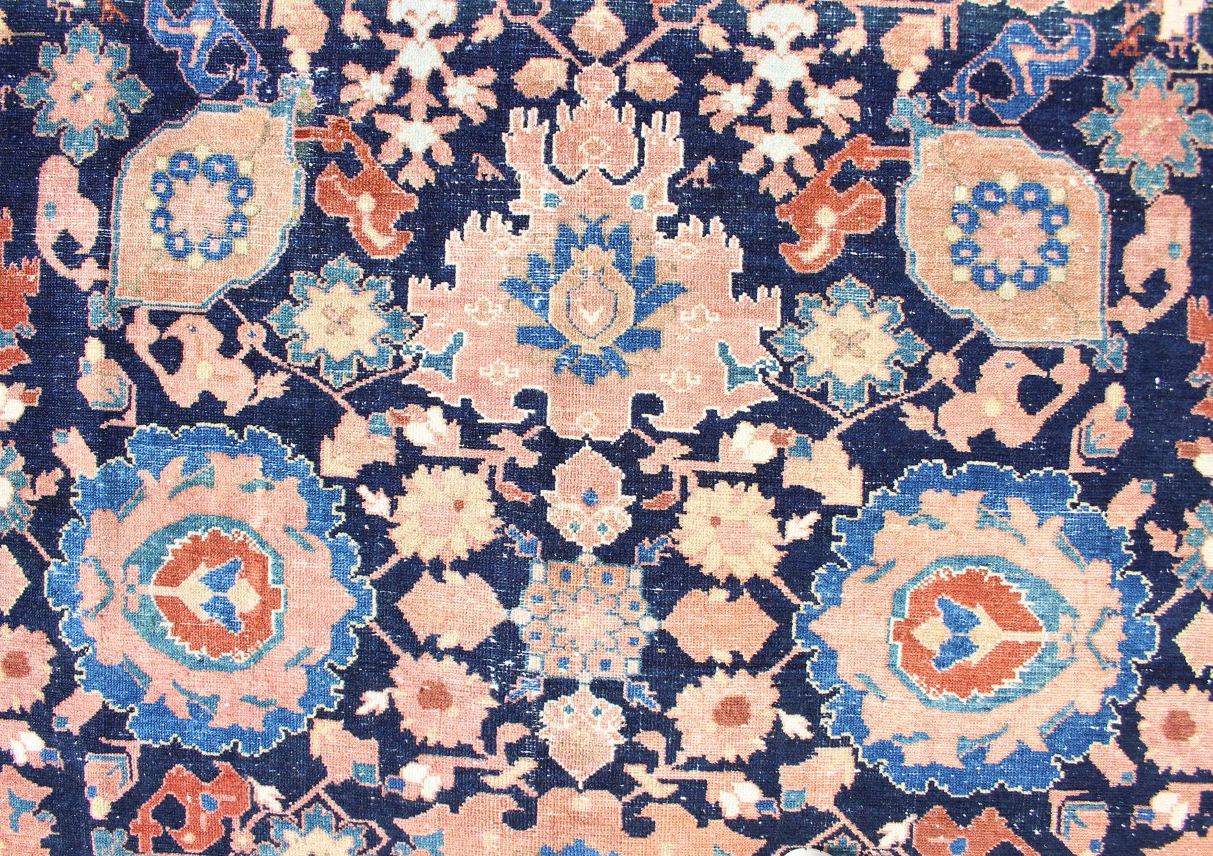 Antiker, feiner persischer Malayer-Teppich mit All-Over-Design in Marineblauem Feld (20. Jahrhundert) im Angebot