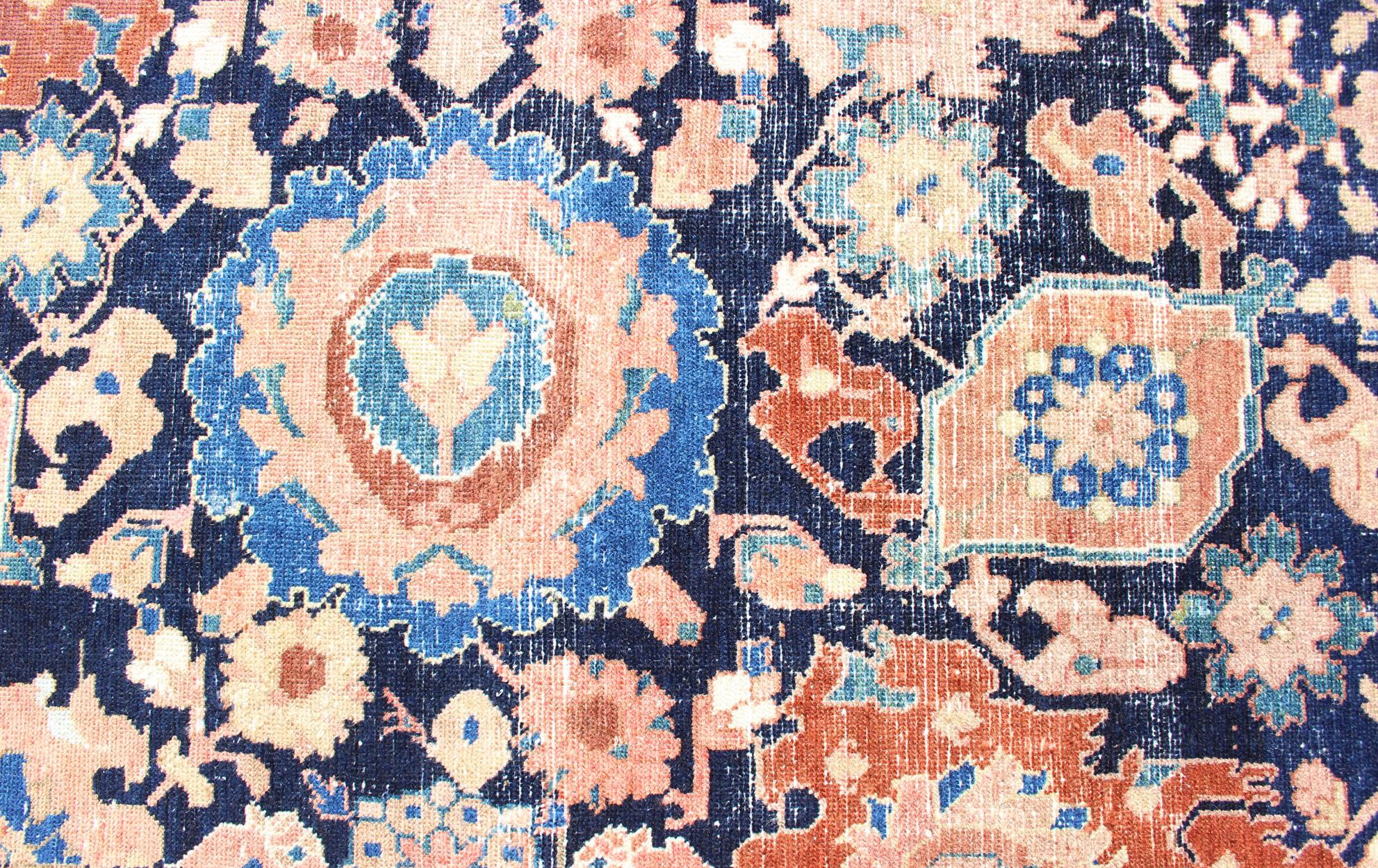 Antiker, feiner persischer Malayer-Teppich mit All-Over-Design in Marineblauem Feld (Wolle) im Angebot