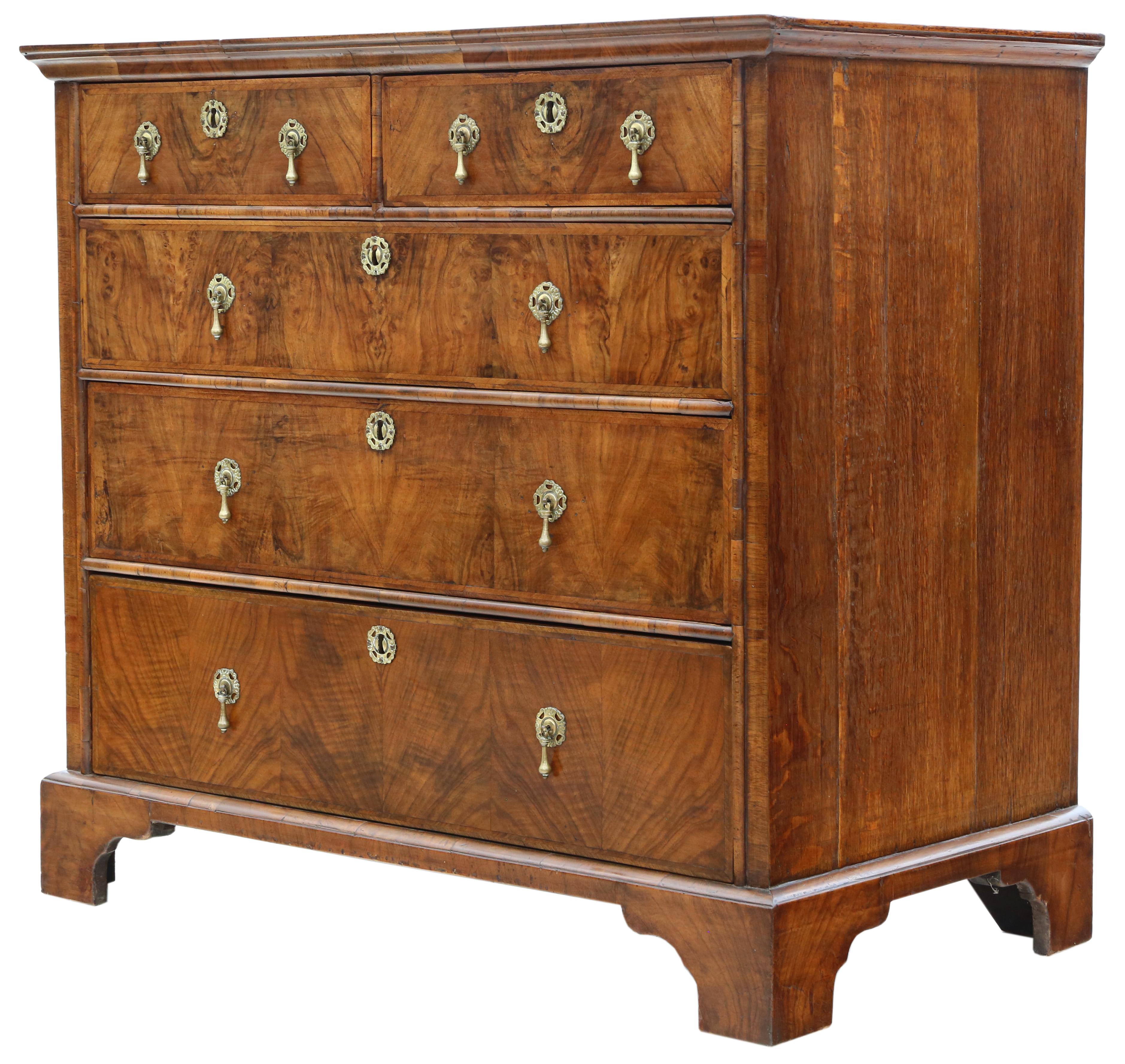 18th Century and Earlier Antique fine quality 18th Century figured walnut chest of drawers For Sale