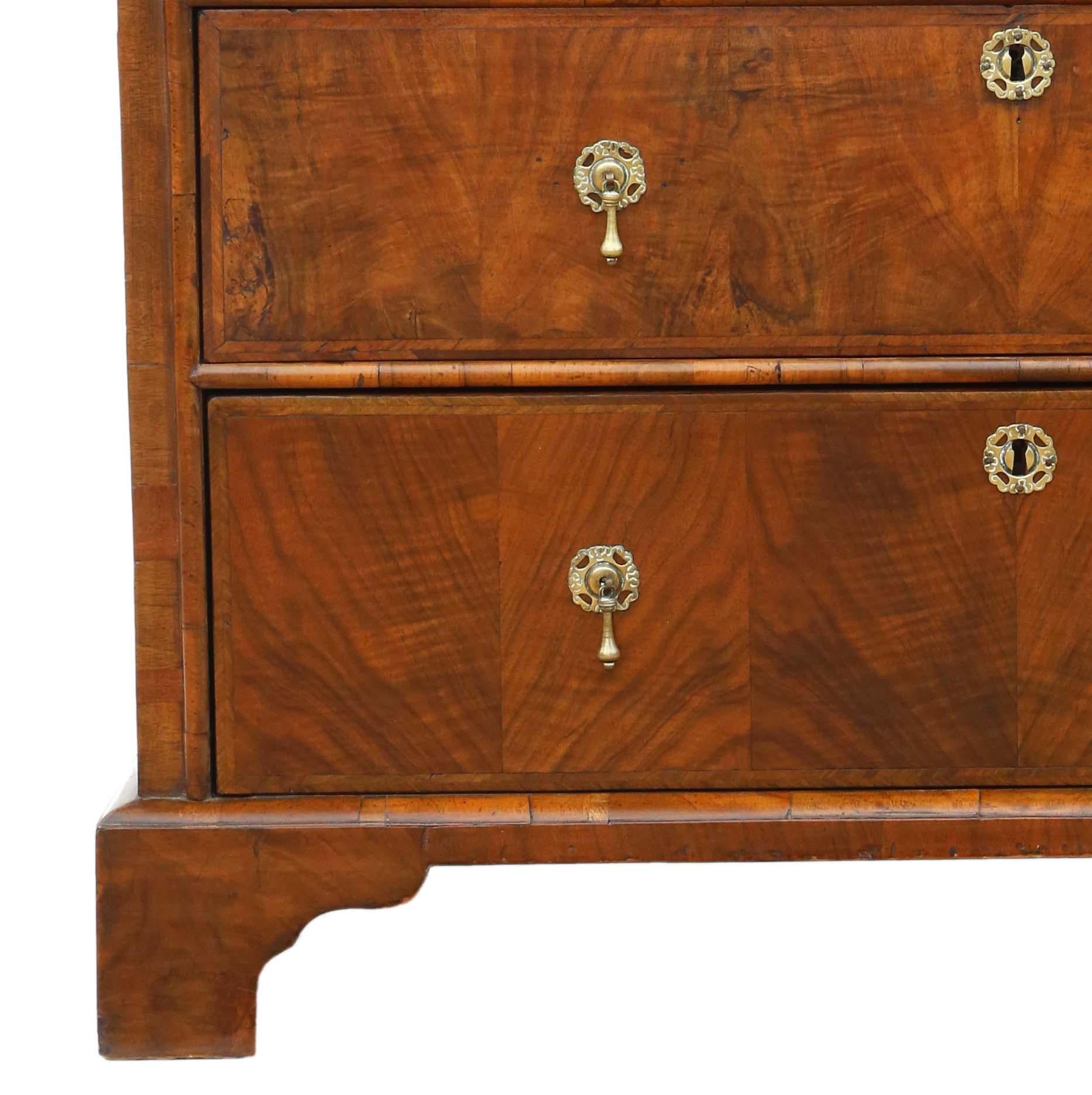 Antique fine quality 18th Century figured walnut chest of drawers For Sale 4