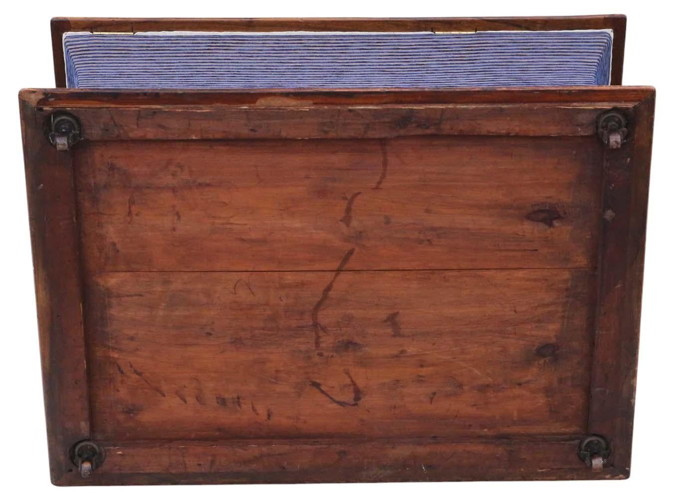 Ancienne boîte de couvertures d'ottomane tapissée de forme concave du 19ème siècle de qualité supérieure en vente 1
