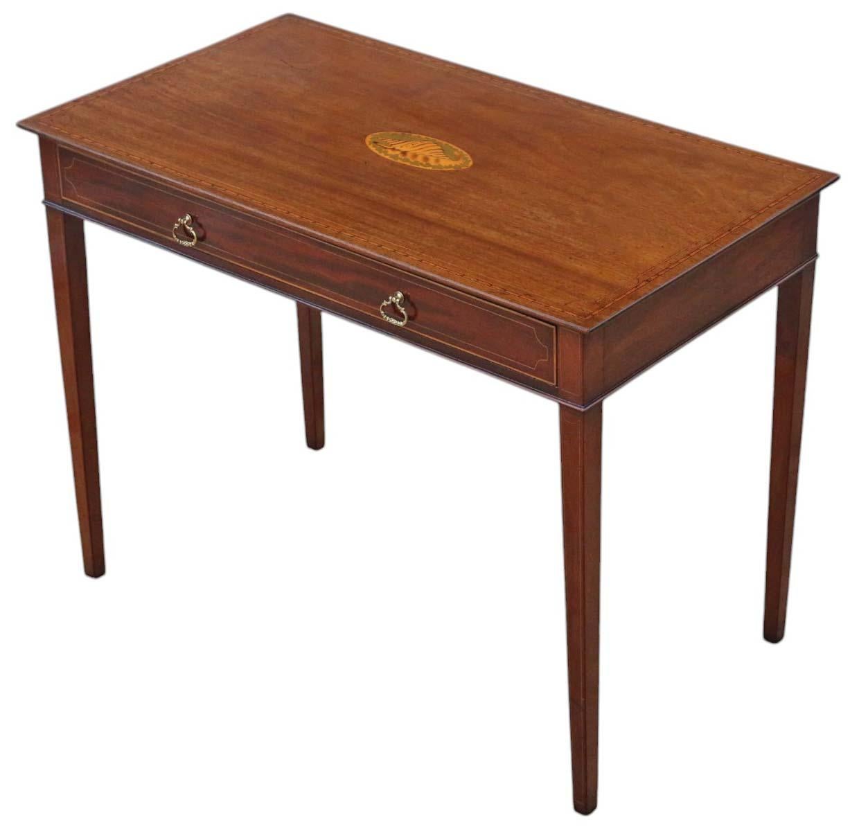 XIXe siècle Ancienne table à écrire en acajou marqueté du 19e siècle, de belle qualité en vente