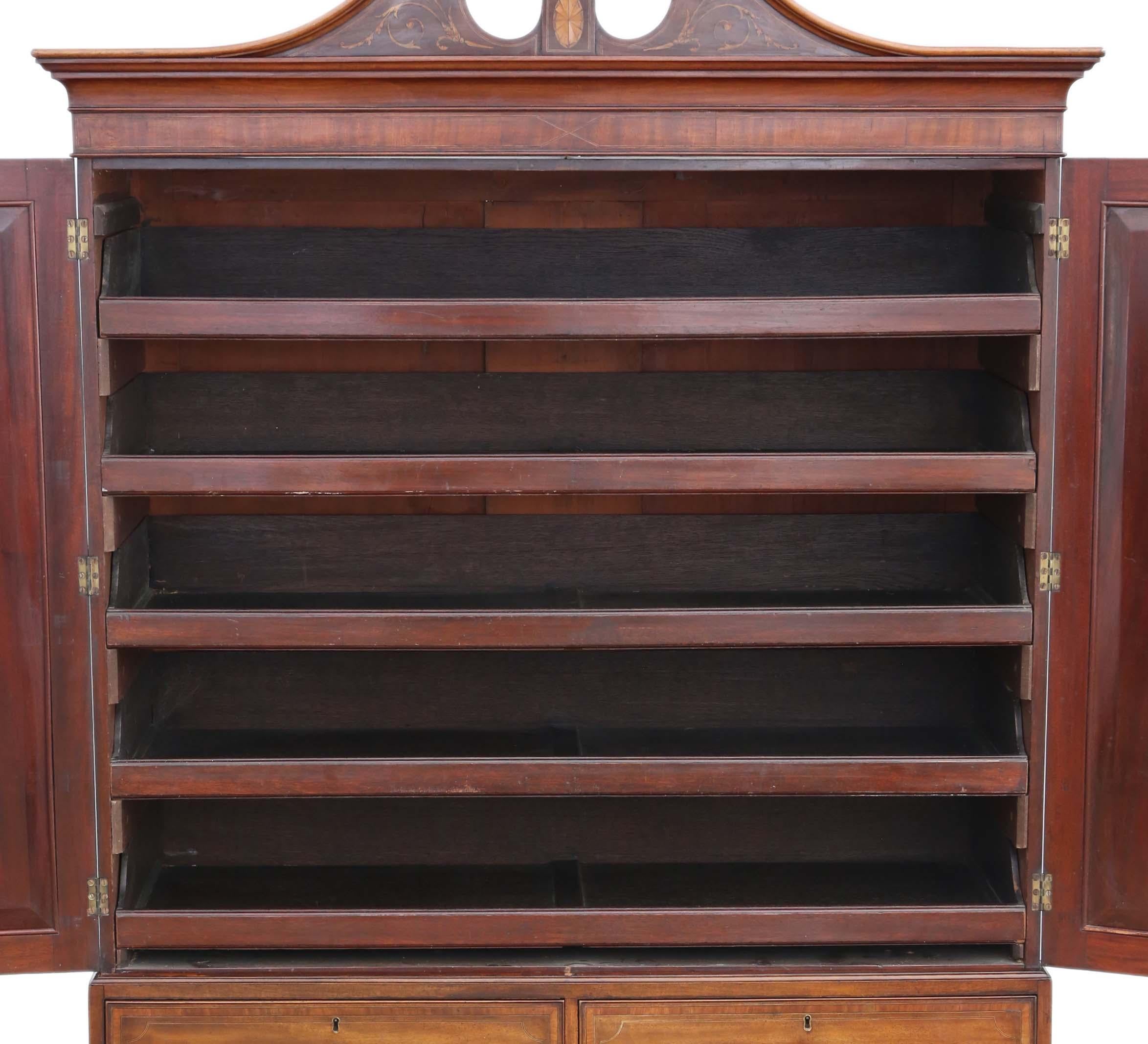 Antique Fine Quality 19th Century Marquetry Linen Press by Edwards and Roberts In Good Condition In Wisbech, Cambridgeshire