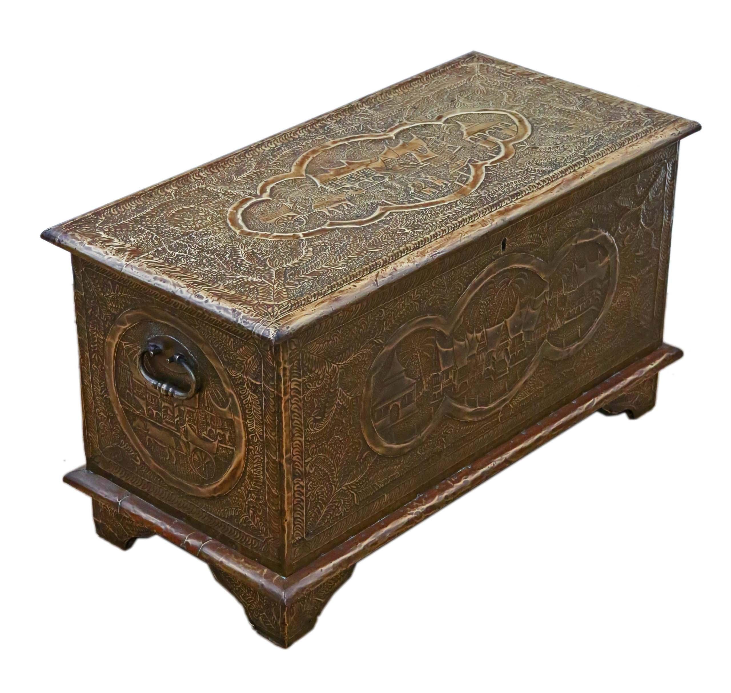 Antique Fine Quality Chinoiserie Chinese Brass Covered Camphor Wood Chest Coffer In Good Condition For Sale In Wisbech, Cambridgeshire
