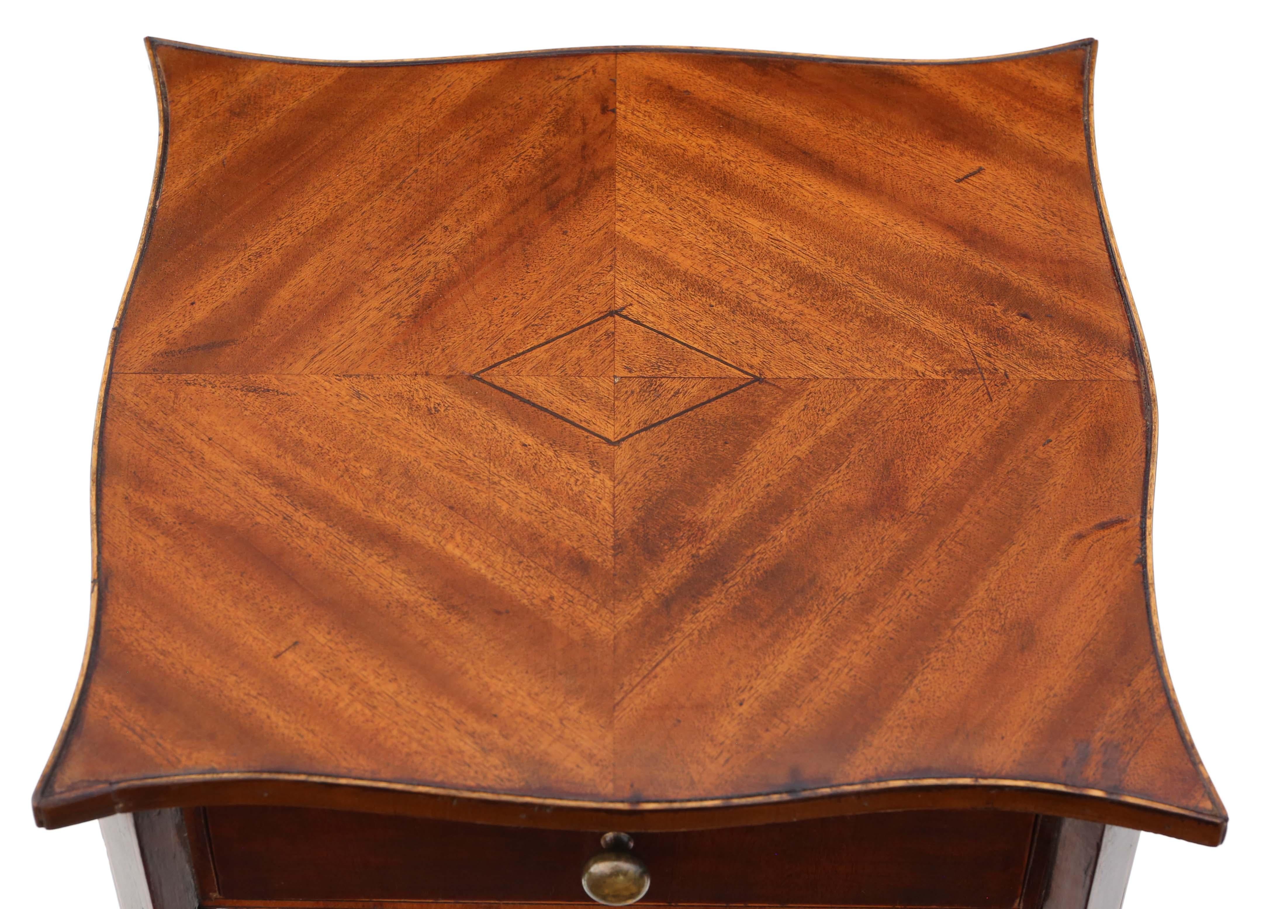 Early 20th Century Antique fine quality Georgian revival serpentine mahogany bedside table C1910 For Sale