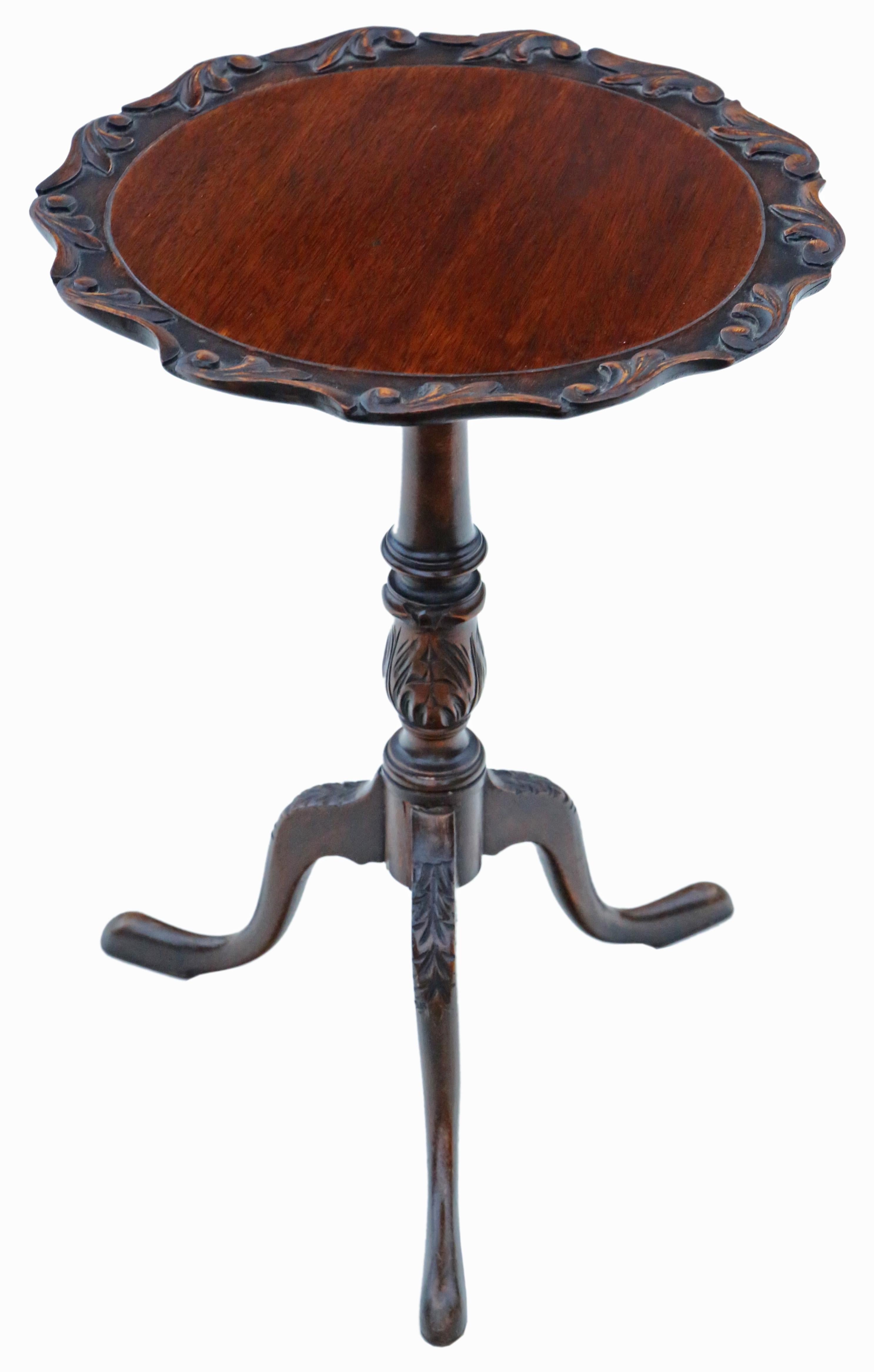 Antique fine quality Georgian revival wine or side table C1910 mahogany.

Solid with no loose joints. A charming table with a lovely carving.

No woodworm.

Would look great in the right location!

Overall maximum dimensions: top 34cm diameter,