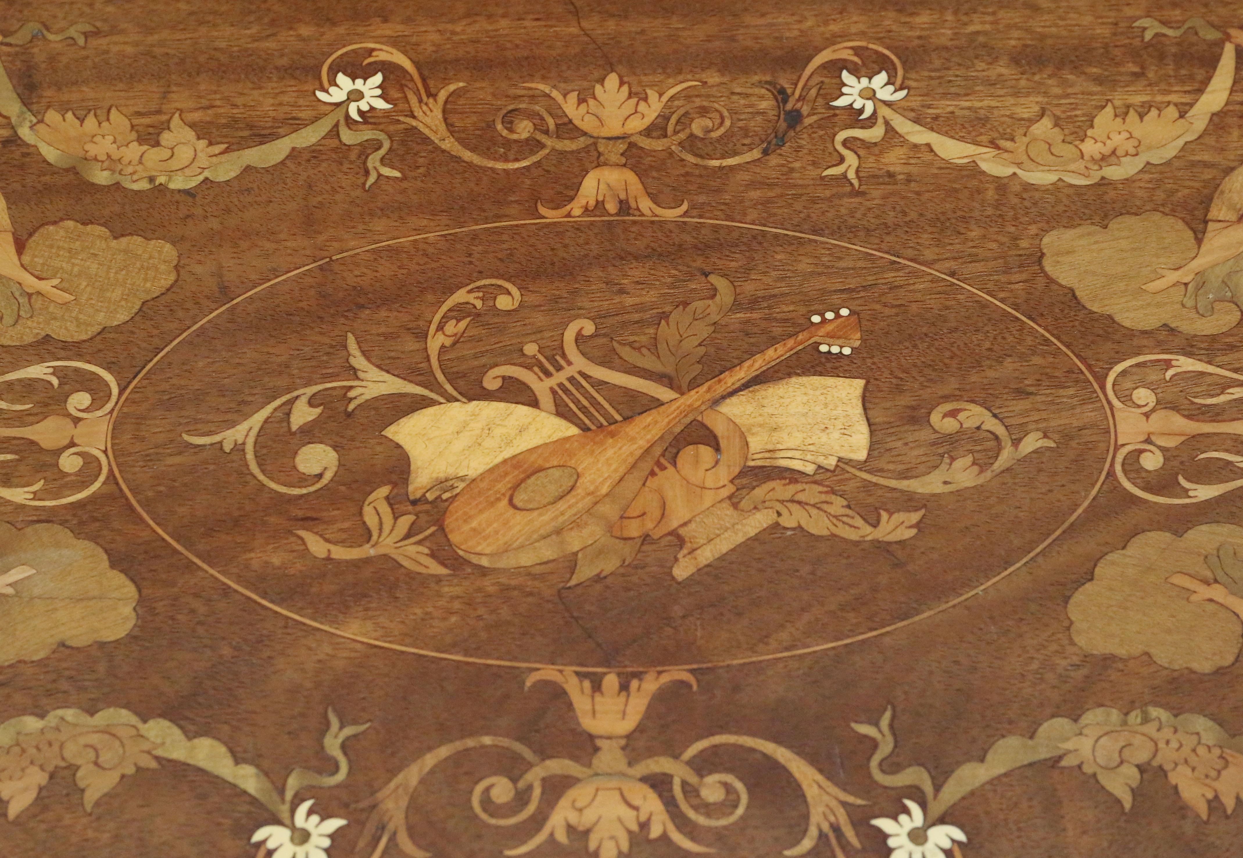 Early 20th Century Antique Fine Quality Inlaid Mahogany Serving Tray – c.1900 For Sale