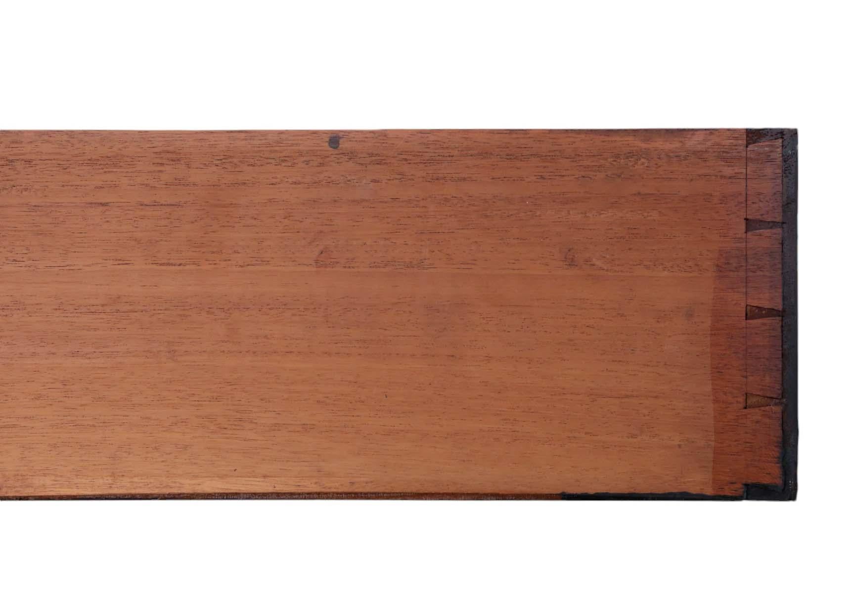 Ancienne table à écrire en acajou marqueté de belle qualité Bureau du 19ème siècle en vente 3