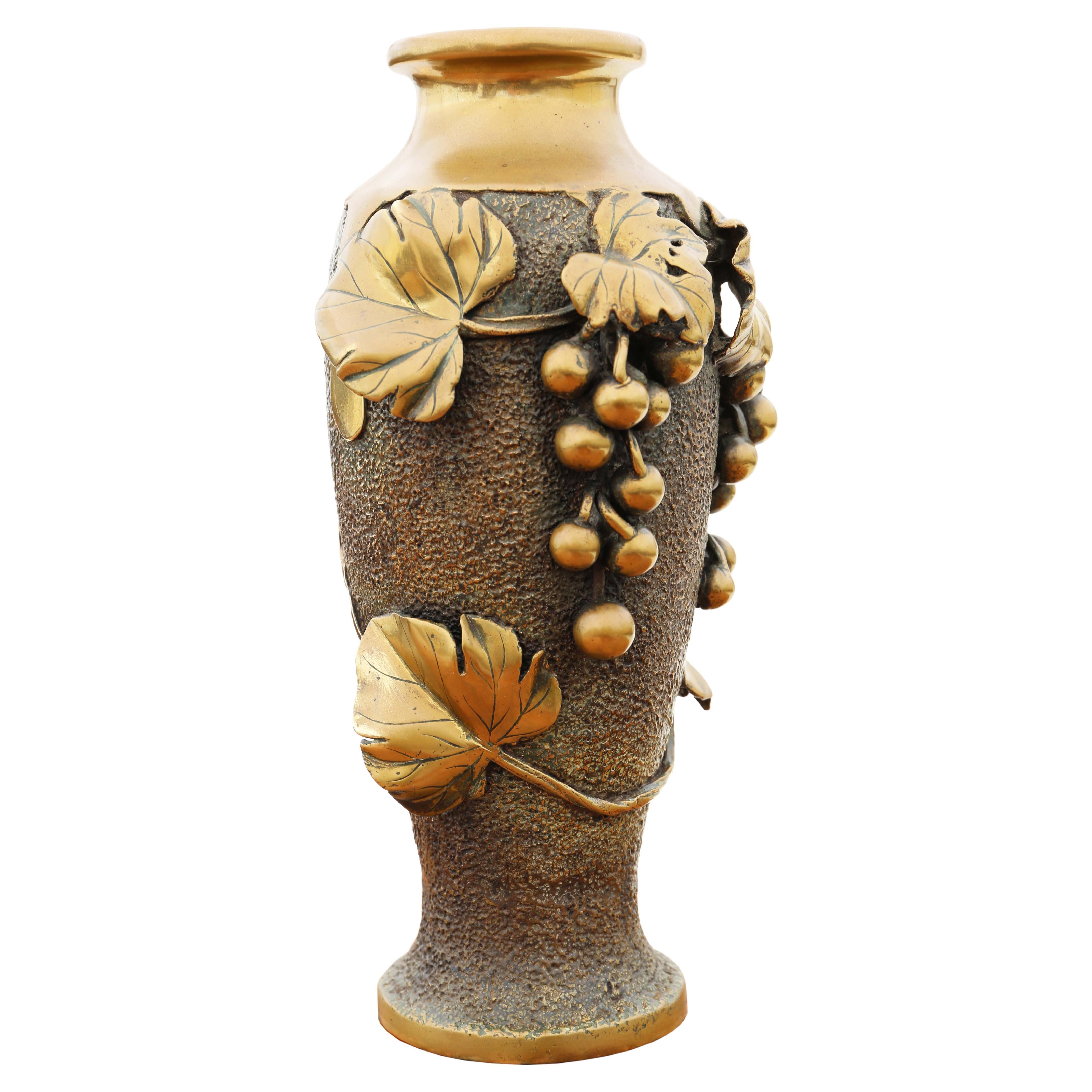 Antique Fine Quality Japanese Meiji Period Bronze Vase circa 1910 Art Nouveau For Sale