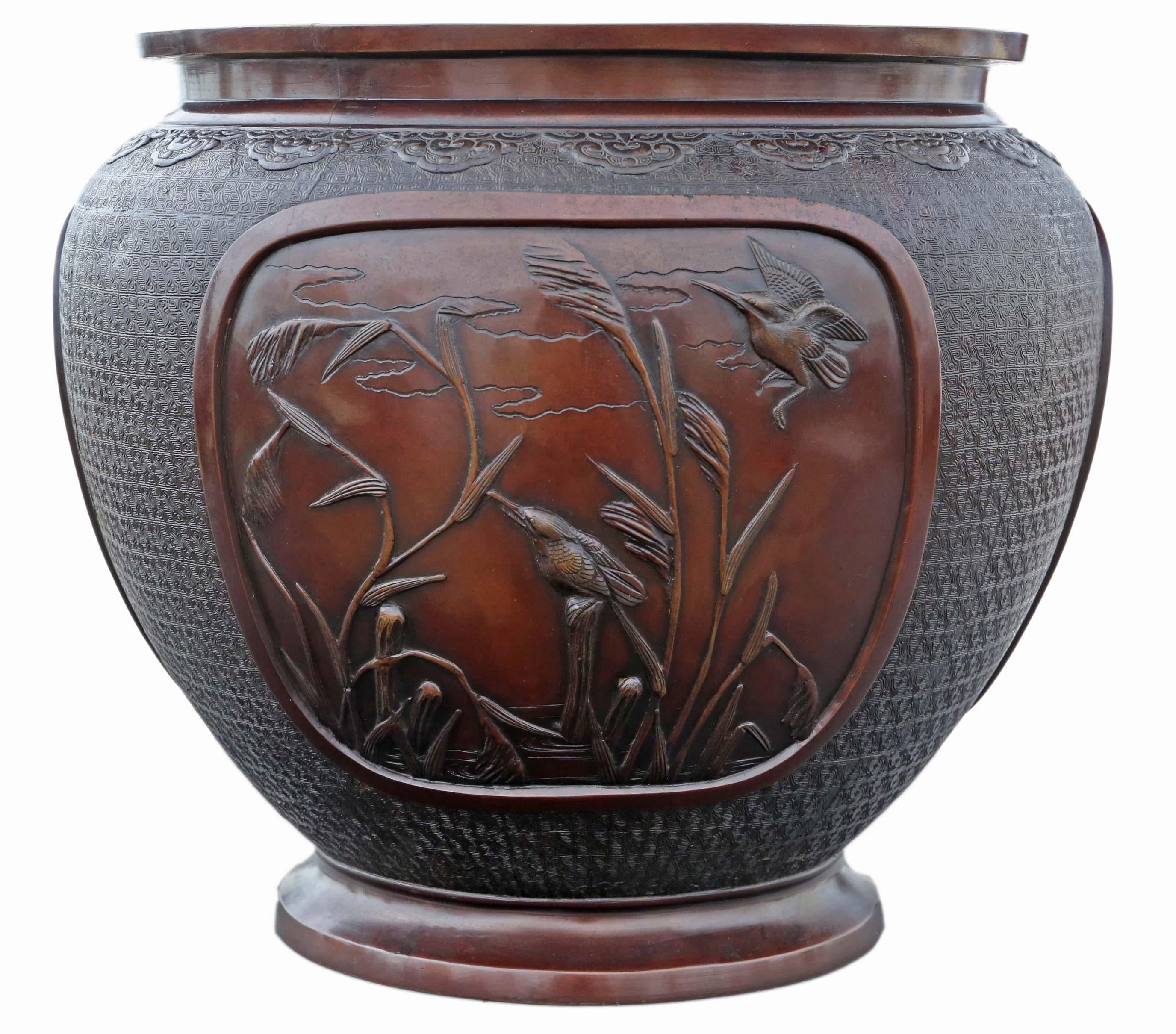 Antique fine quality large Oriental Japanese bronze Jardinière planter bowl censor Meiji Period, 19th Century. Stamped artist piece

Would look amazing in the right location and make a fabulous centre piece. Rare large size and design. Truly