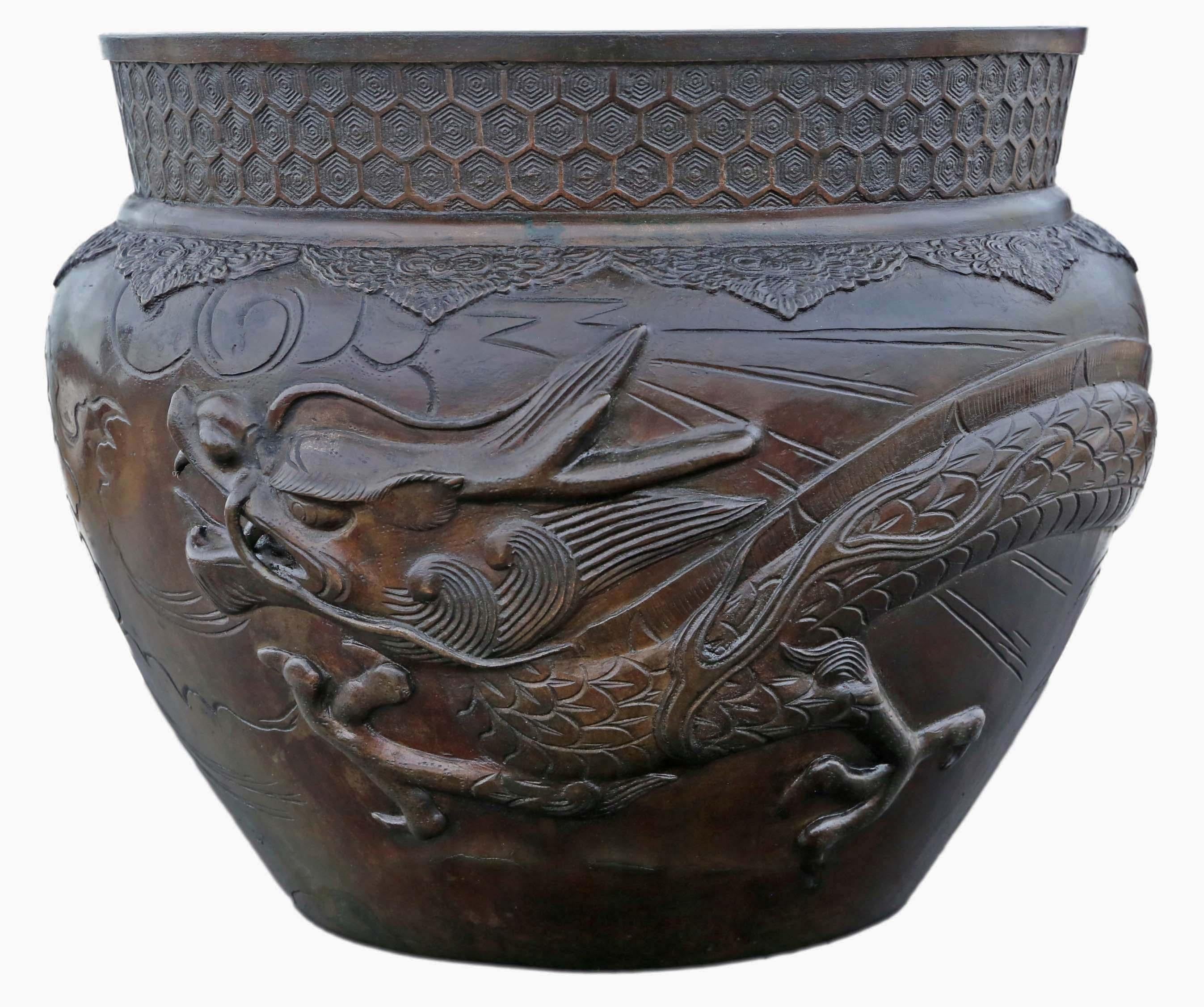 Antique fine quality large Oriental Japanese bronze Jardinière planter bowl censor Meiji Period, 19th Century with dragon relief decoration. Artist piece

Would look amazing in the right location and make a fabulous centre piece. Rare large size
