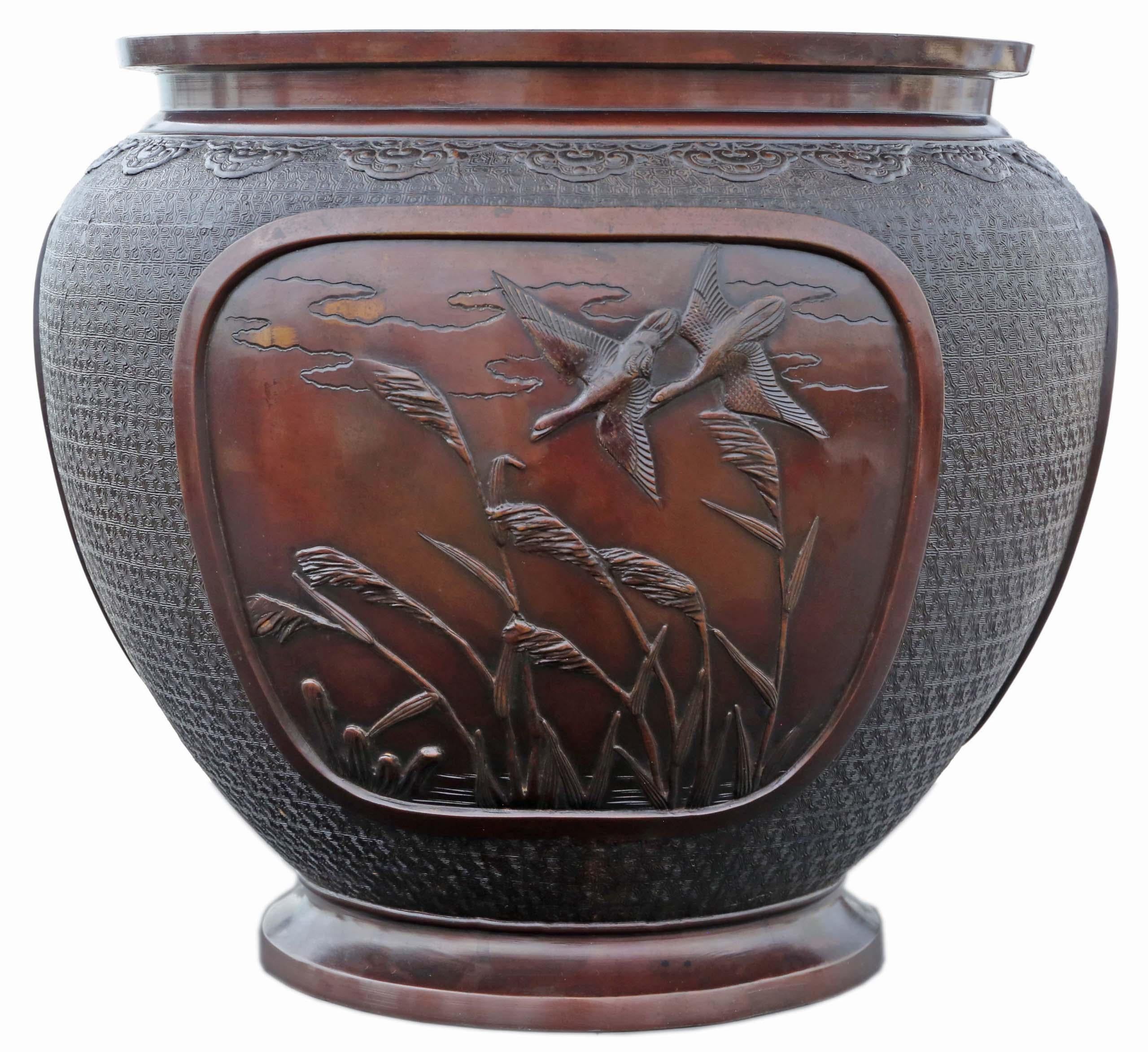 Antique Fine Quality Large Oriental Japanese Bronze Jardinière Planter Bowl In Good Condition In Wisbech, Cambridgeshire