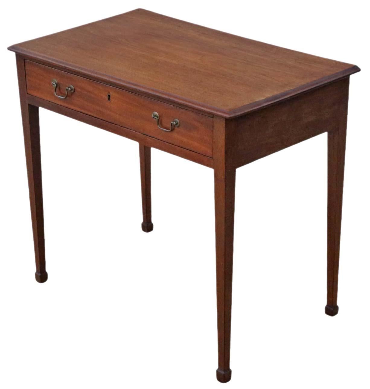 Ancienne table à écrire en acajou, 19e siècle - idéale comme bureau ou table d'appoint.

Cette pièce exceptionnelle se caractérise par une construction solide, des joints serrés et l'absence de vermoulure, ce qui lui confère un charme et un