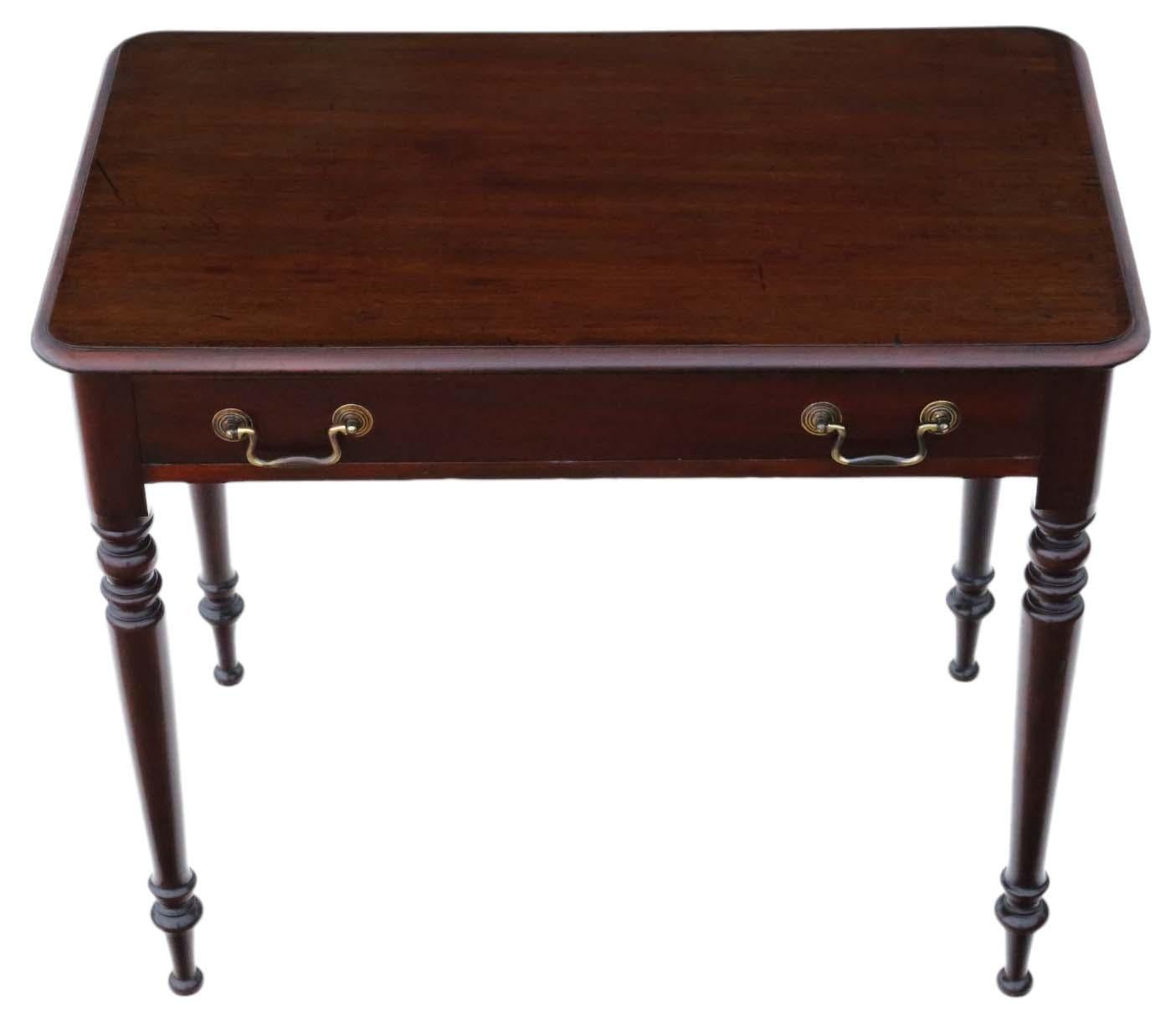 Ancienne table à écrire en acajou de qualité supérieure, 19e siècle - également idéale comme bureau ou table d'appoint.

Cette pièce exceptionnelle se caractérise par une construction solide, des joints serrés et l'absence de vermoulure, ce qui lui