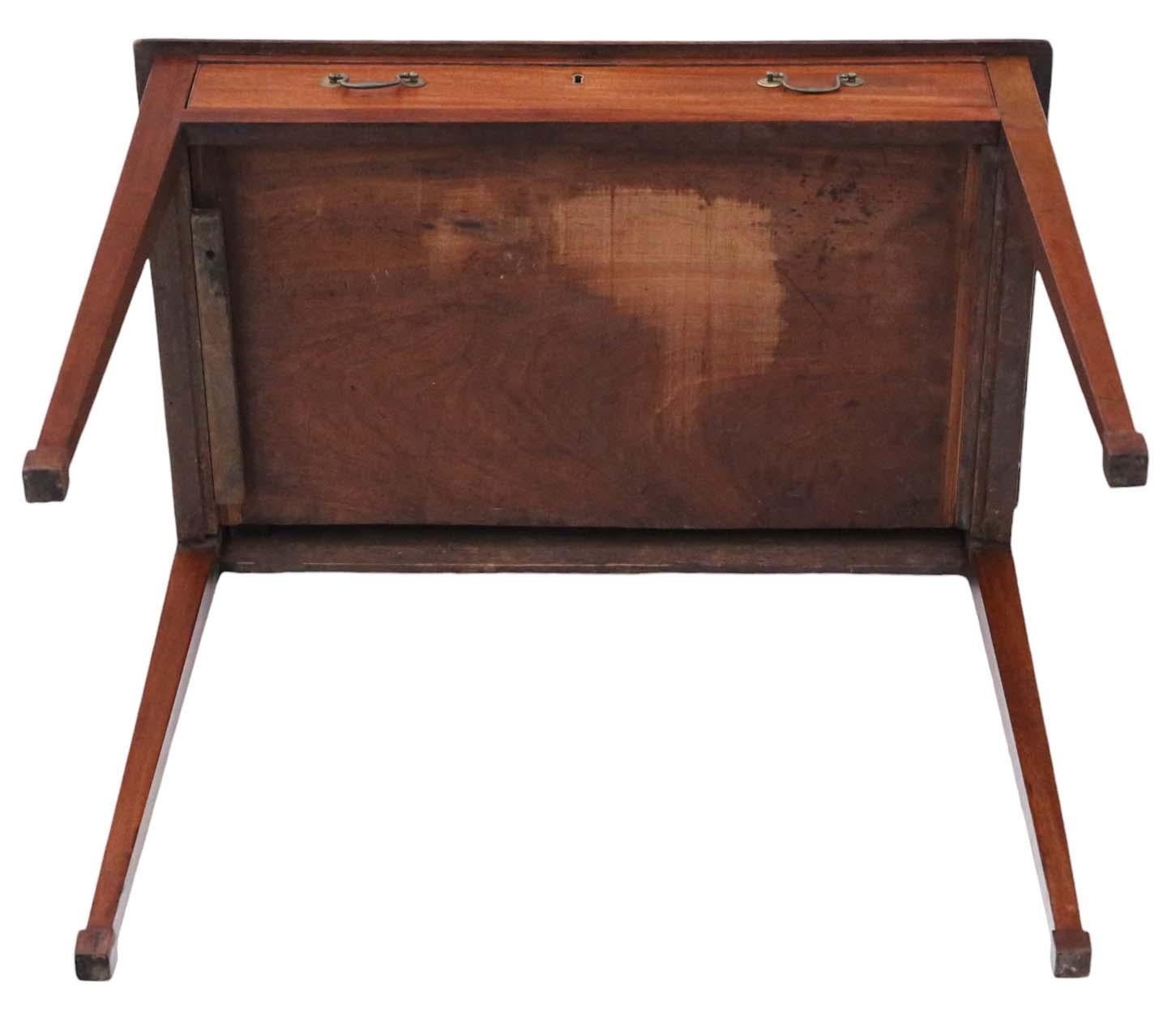 Ancienne table à écrire en acajou de qualité supérieure 19e siècle Bureau d'appoint en vente 2