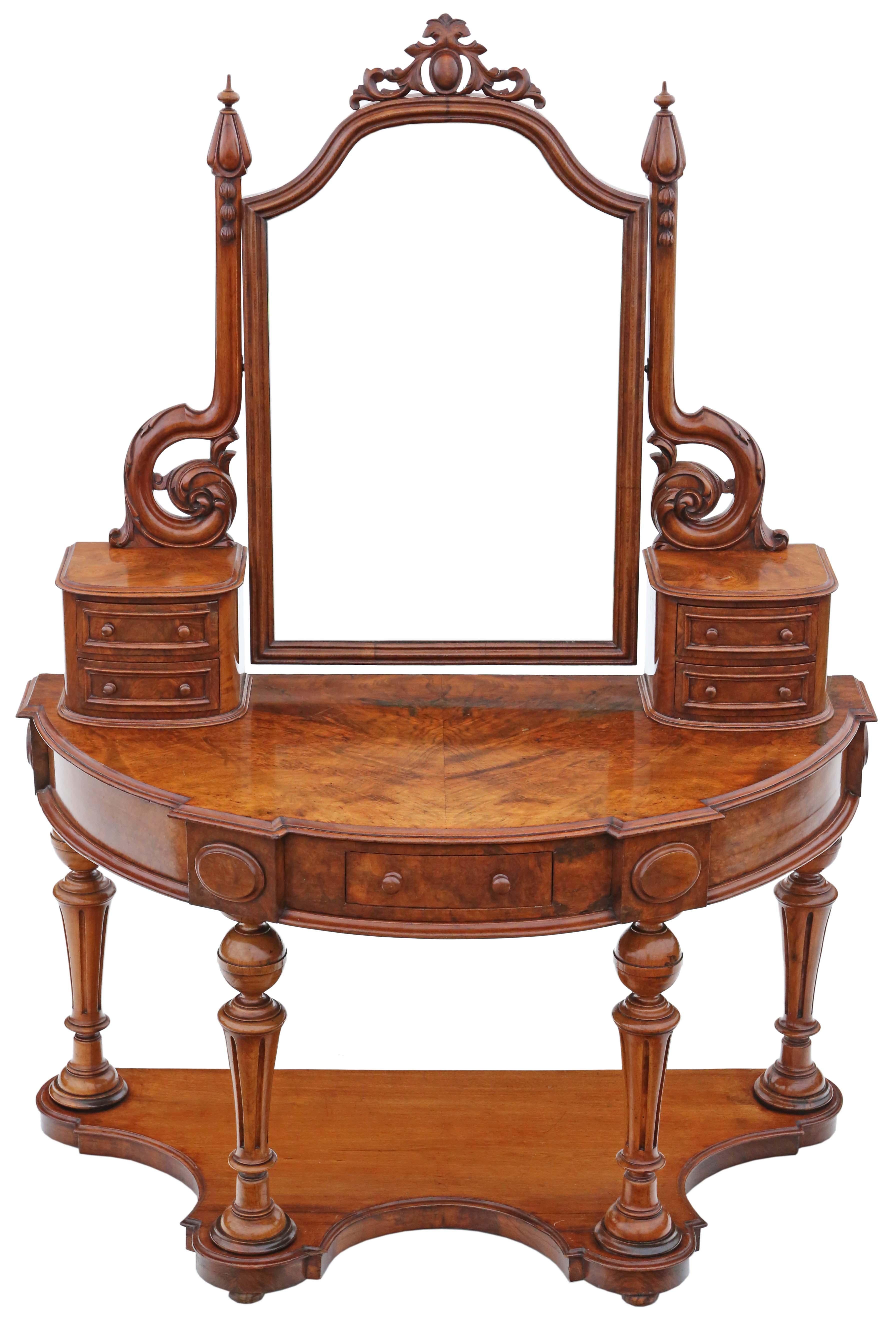 Ancienne coiffeuse victorienne en ronce de noyer (19e siècle) - une pièce de qualité qui présente un âge, une couleur et une patine exquis. Cette trouvaille décorative rare et époustouflante ne manquera pas de faire sensation dans n'importe quelle