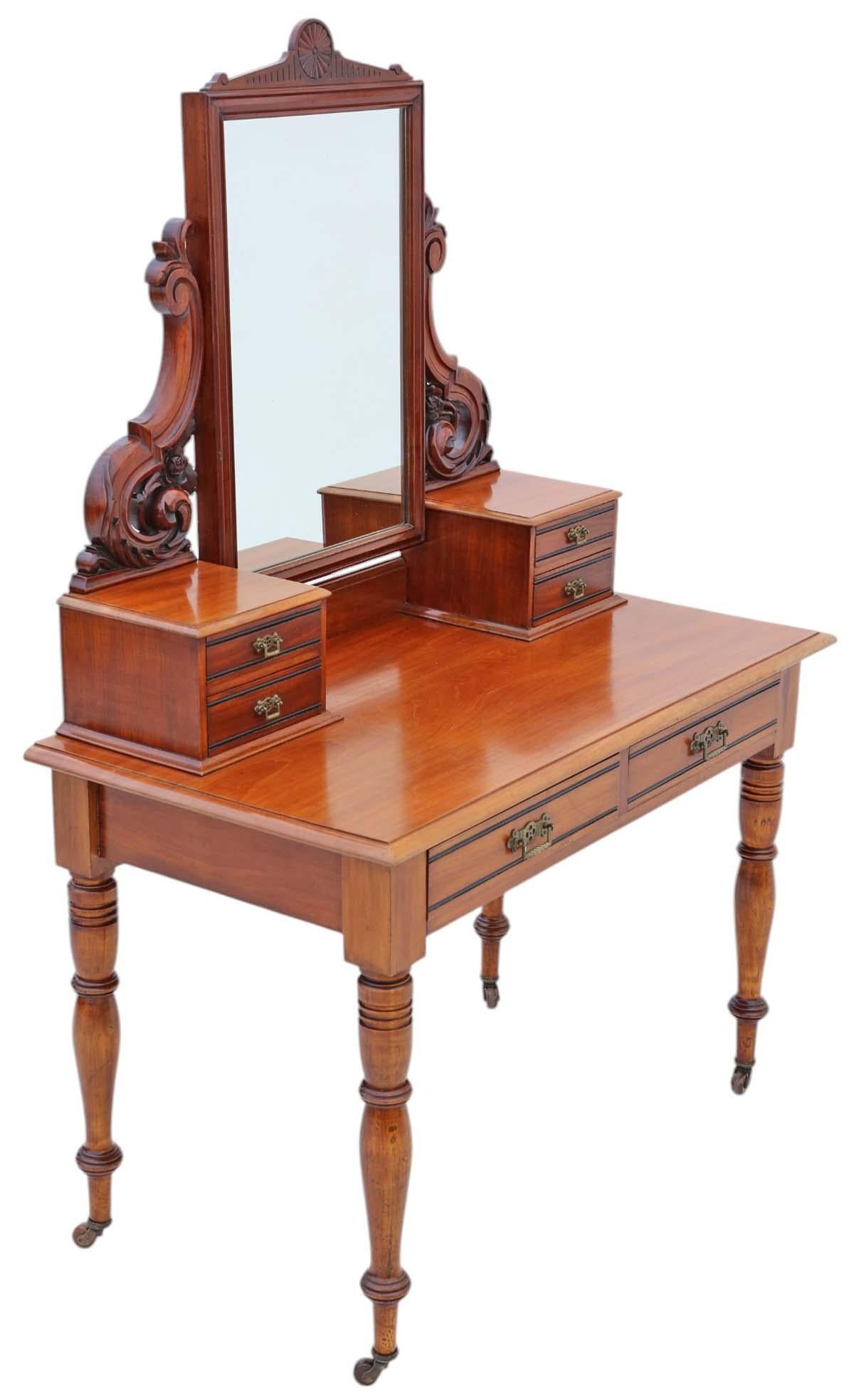 Antique Victorian Walnut Duchess Dressing Table (19ème siècle) - une pièce de qualité qui présente un âge, une couleur et une patine exquis. Cette trouvaille décorative rare et époustouflante ne manquera pas de faire sensation dans n'importe quelle