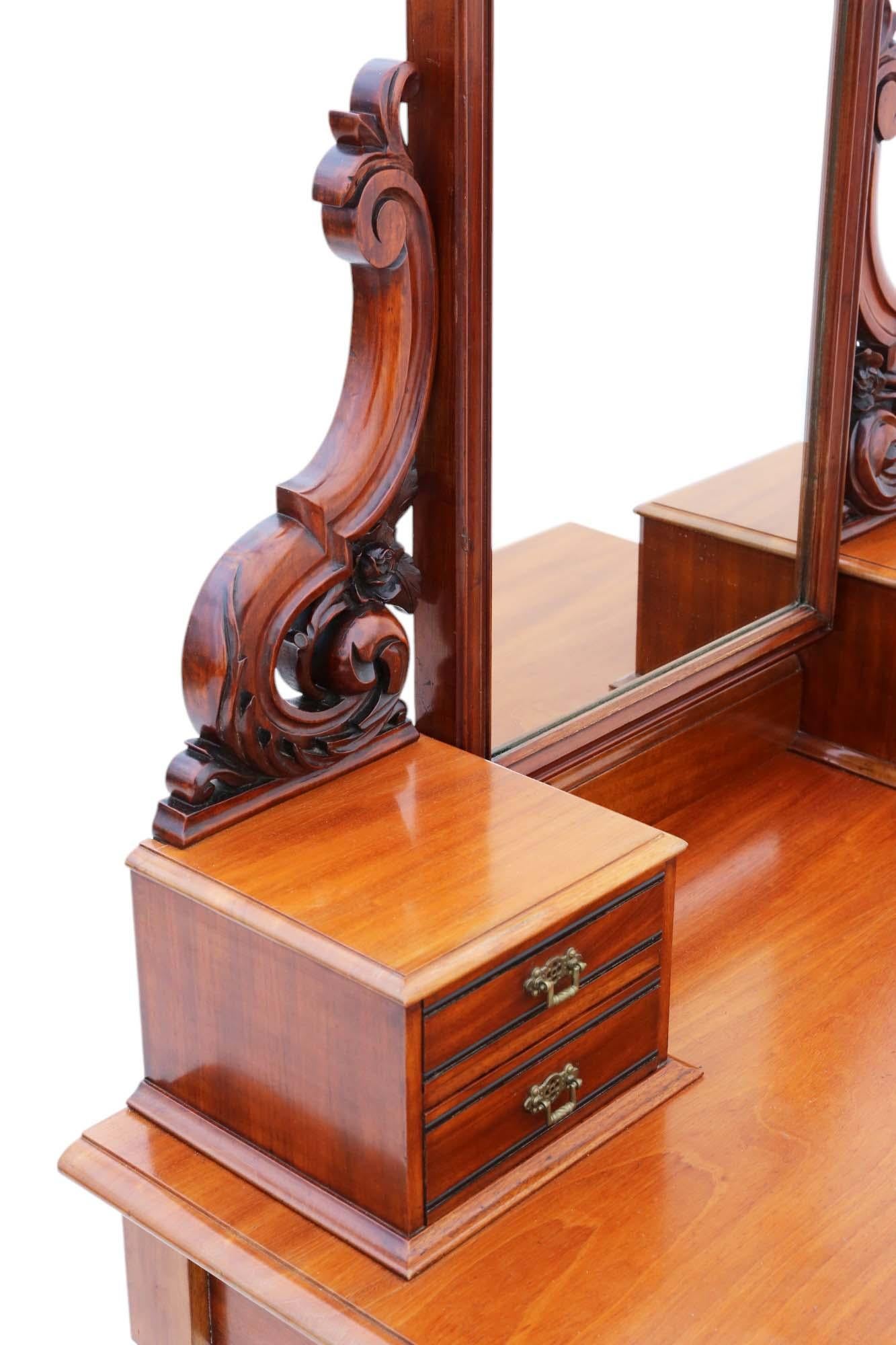 Noyer Ancienne commode duchesse victorienne du 19ème siècle de qualité supérieure en vente